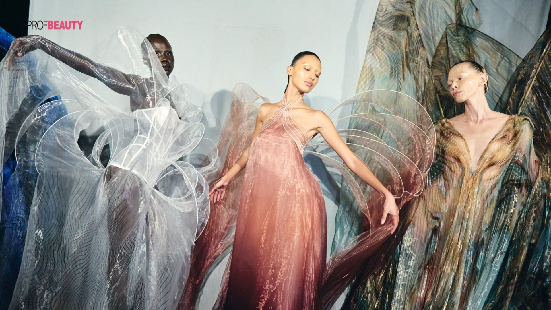 Sympoiesis – Khi đại dương thì thầm bằng ngôn ngữ của thời trang