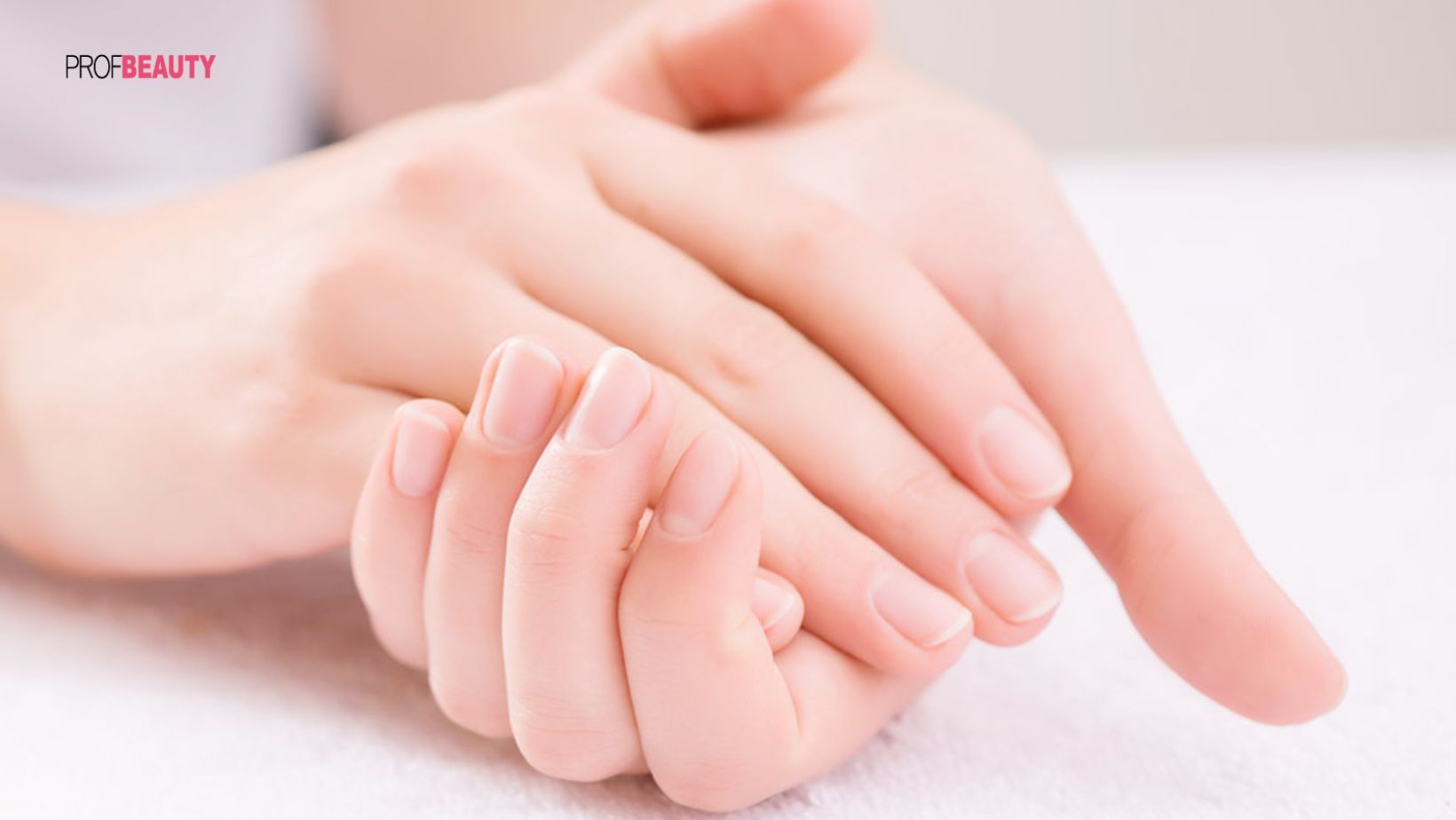 Bí quyết chăm sóc và trẻ hóa đôi bàn tay