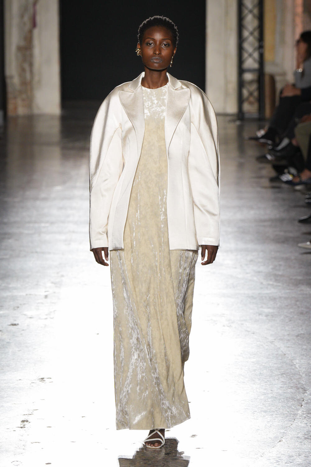 milan-fashion-show-phan-dang-hoang