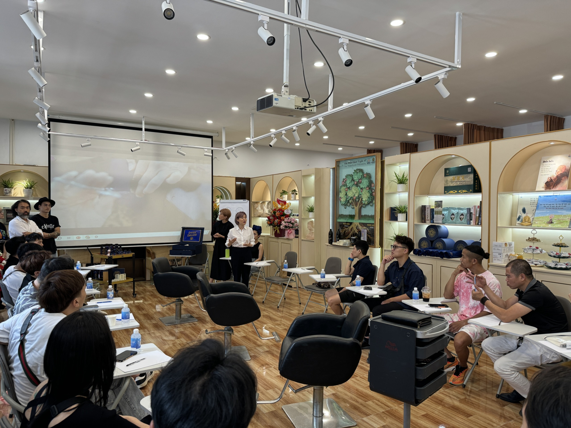 ban-thiet-ke-tao-mau-toc-viet-nam-chia-se-tai-chuong-trinh-dao-tao-look-learn-v-wave-2024-3