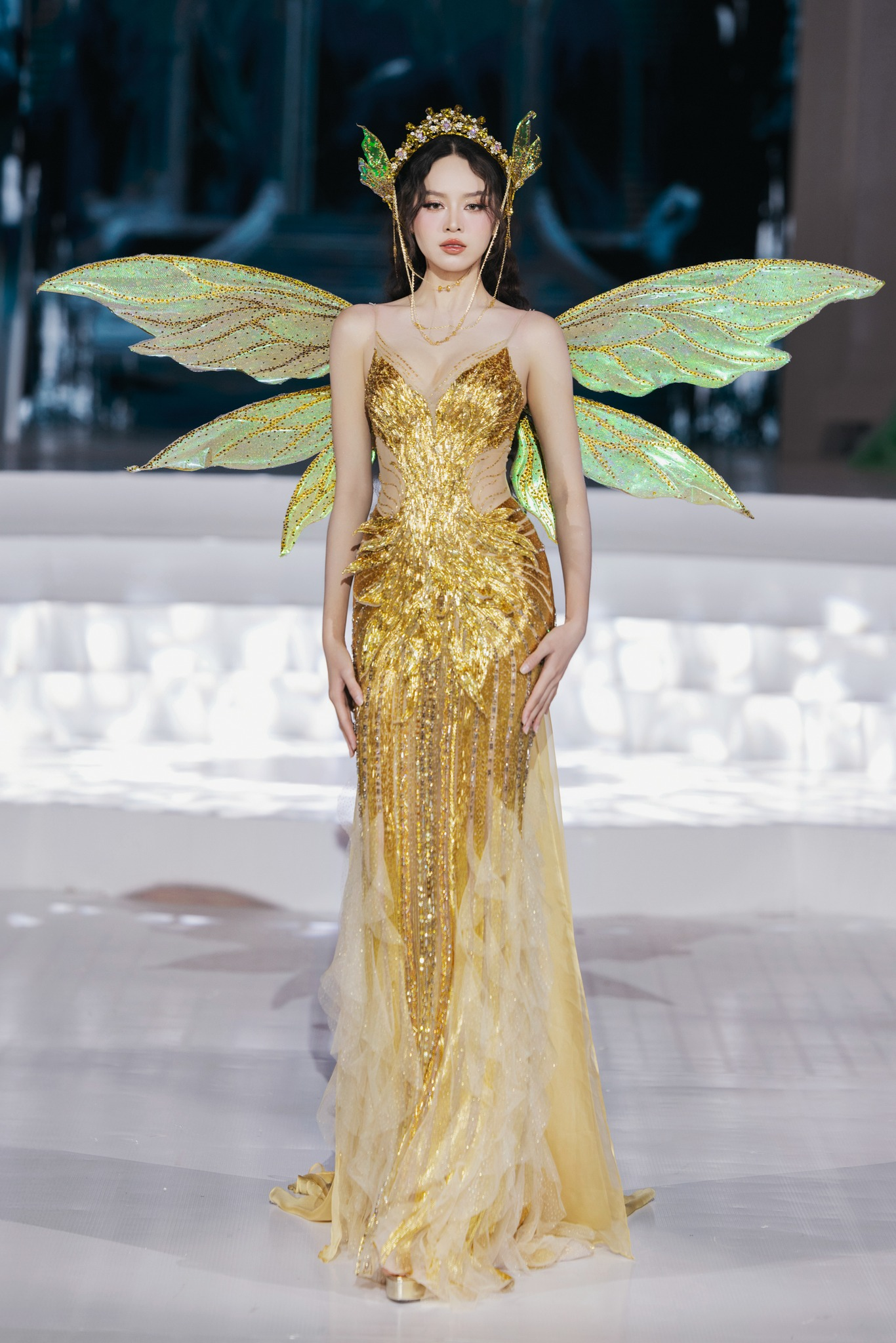 bo-suu-tap-aurelia-cua-ntk-le-ngoc-lam-bien-pha-le-thanh-suong-som-17