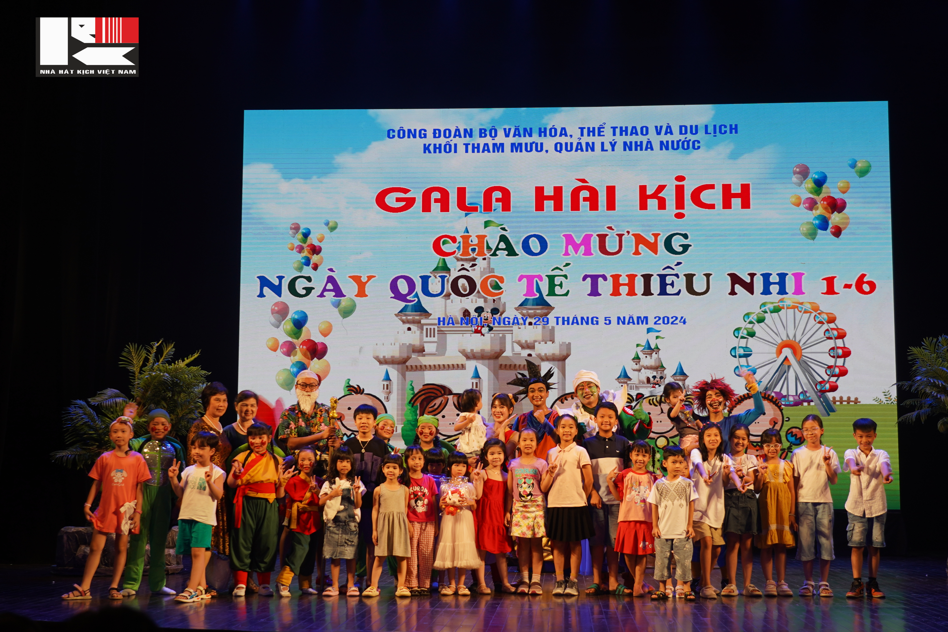 dien-vien-hong-phuc-cam-xuc-cua-khan-gia-khi-xem-mot-vo-kich-rat-tron-ven-2