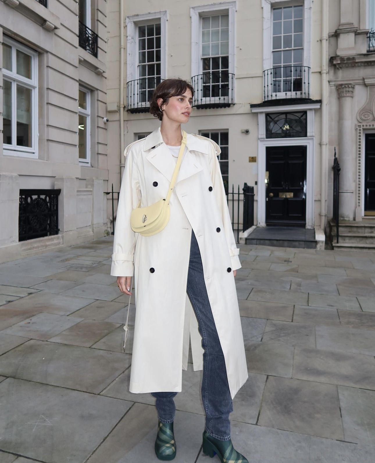 mau-trench-coat-dan-dau-xu-huong-thu-dong-2024-11