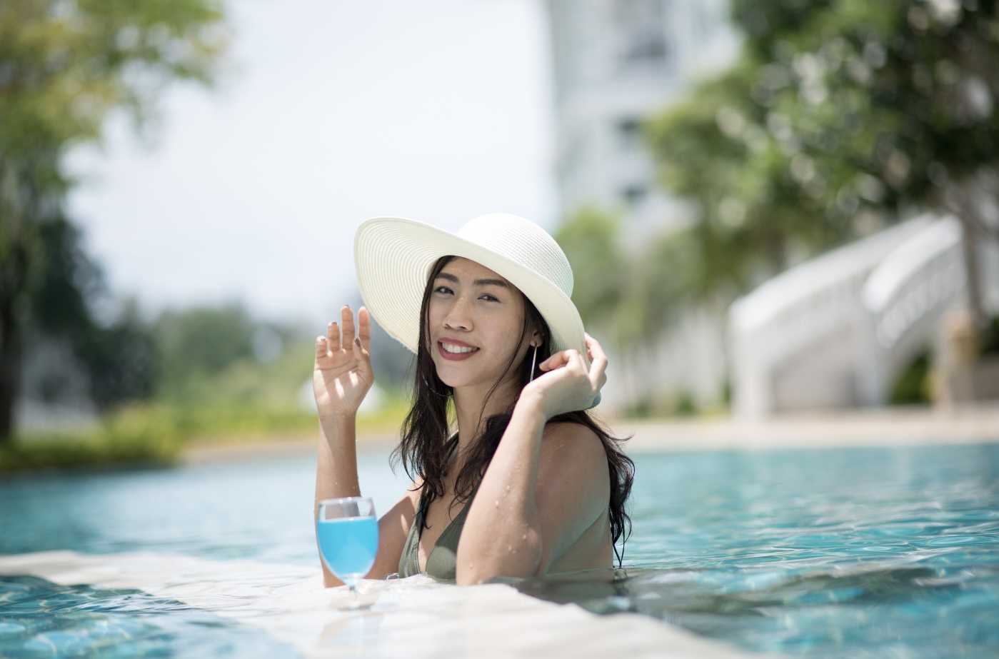 cach-de-bao-ve-toc-khong-bi-hu-ton-boi-anh-nang-mua-he (1)