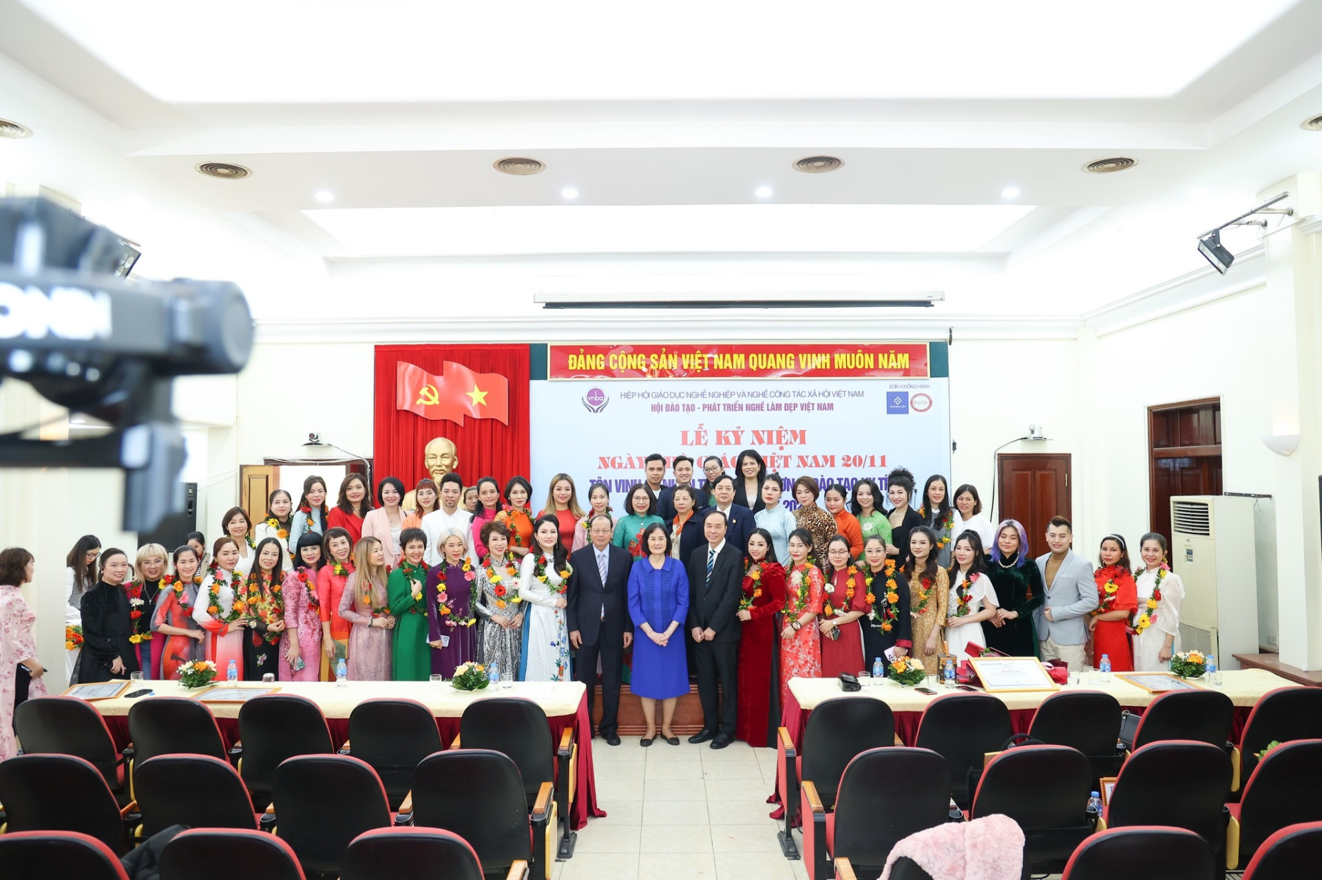 402506489_364914542593467_501239