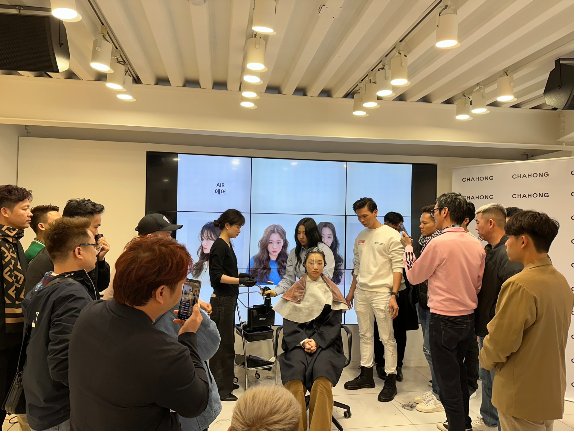 428697924_936469317937313_156478