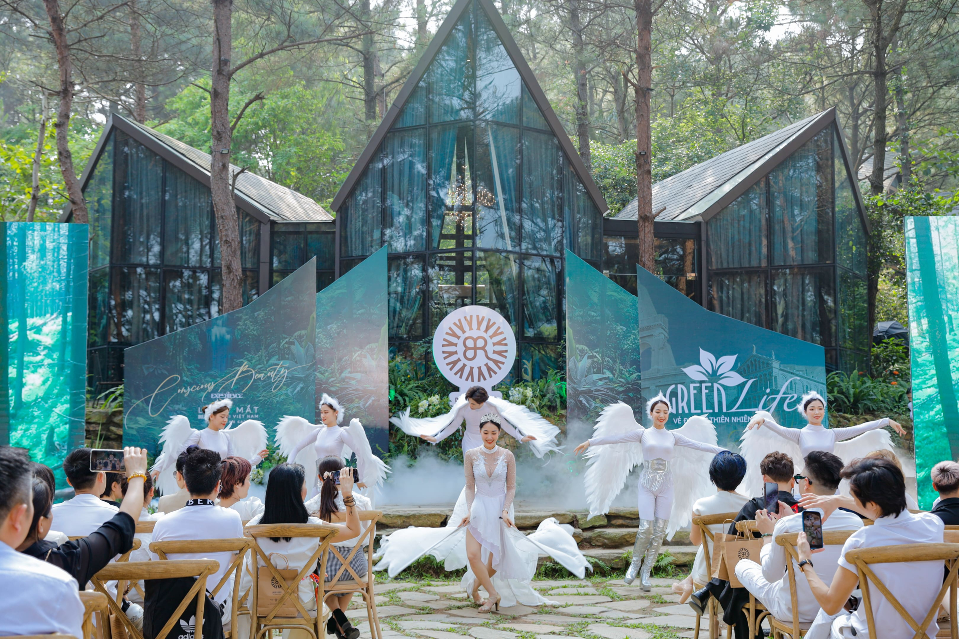 Le-ra-mat-thuong-hieu-BulbsandRoots-khoi-nguon-ve-dep-tinh-thuc-tai-Viet-Nam09