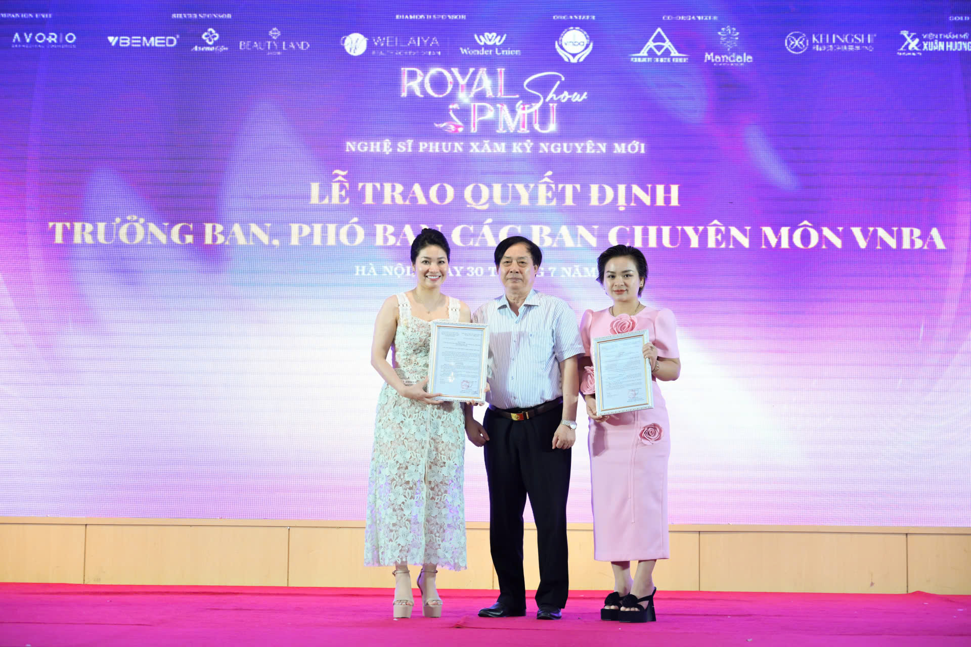 httpsprofbeauty.vnba-do-hong-hanh-nu-doanh-nhan-kien-tao-ve-dep-tinh-khoi-cung-kelingshi-tai-royal-pmu-show4-min (1)