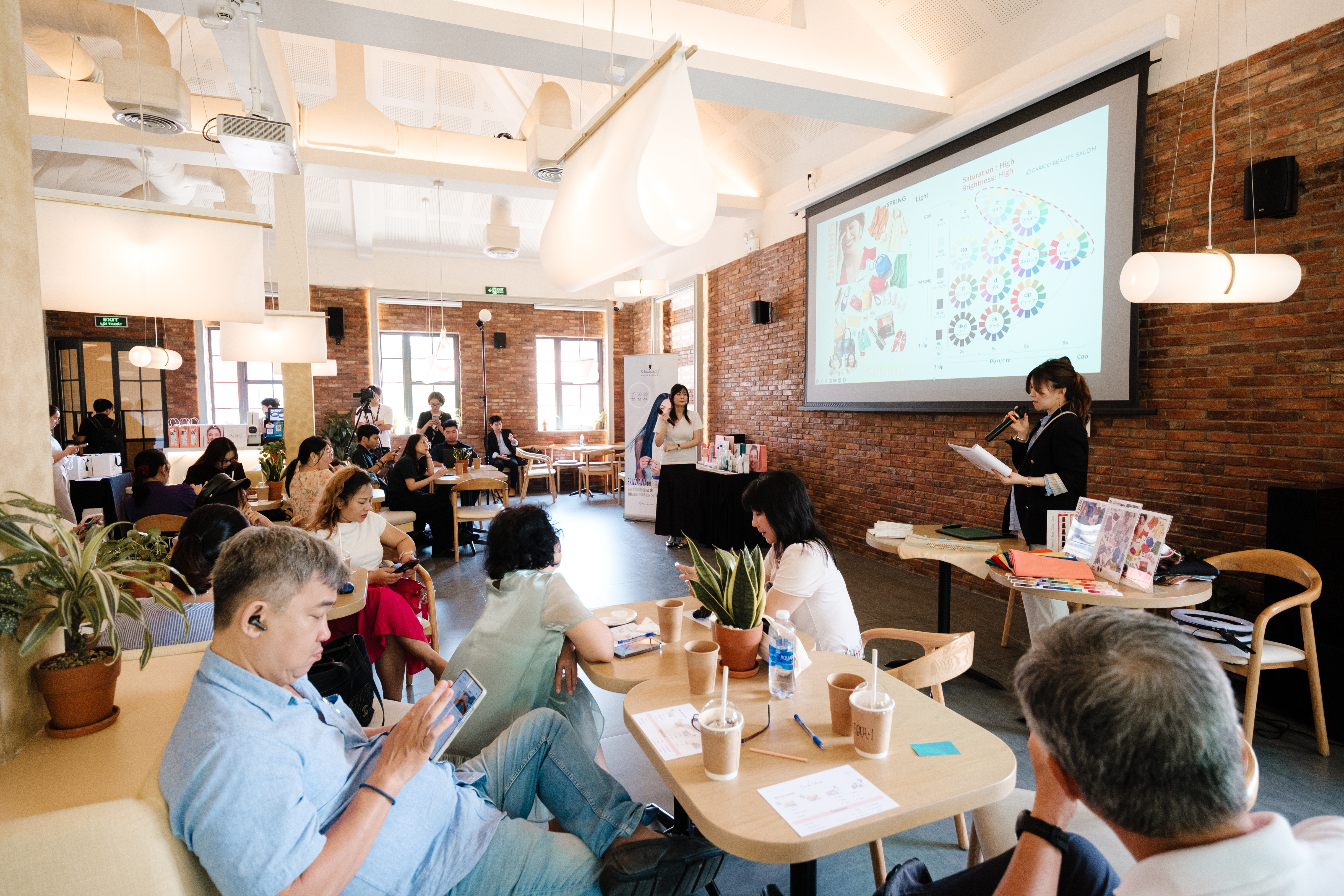 httpsprofbeauty.vnhoa-sac-mau-tim-ban-nga-kham-pha-ve-dep-ca-nhan-tai-shine-with-colors-enrich-me-day-workshop04