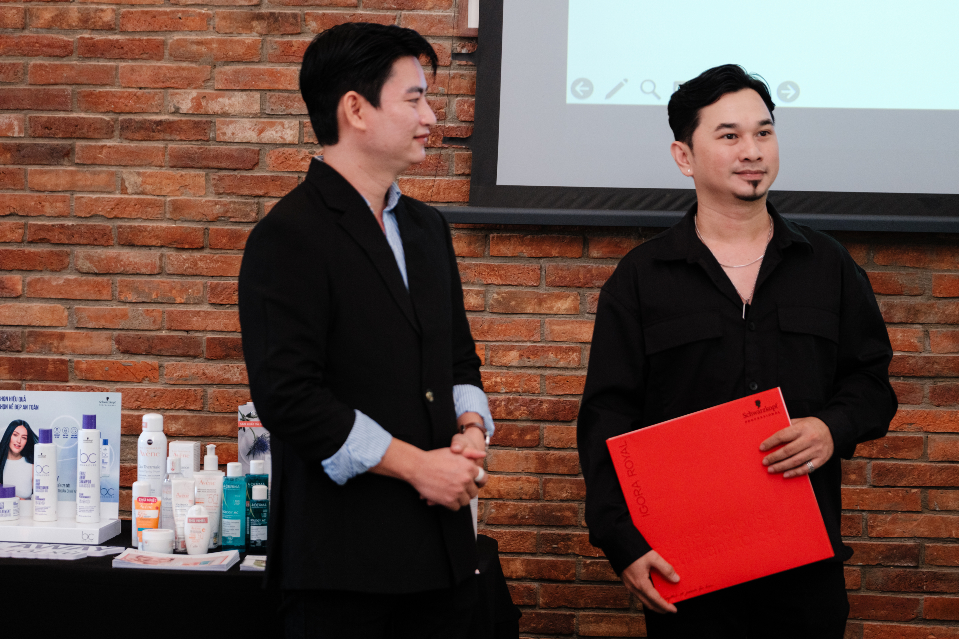 httpsprofbeauty.vnhoa-sac-mau-tim-ban-nga-kham-pha-ve-dep-ca-nhan-tai-shine-with-colors-enrich-me-day-workshop06