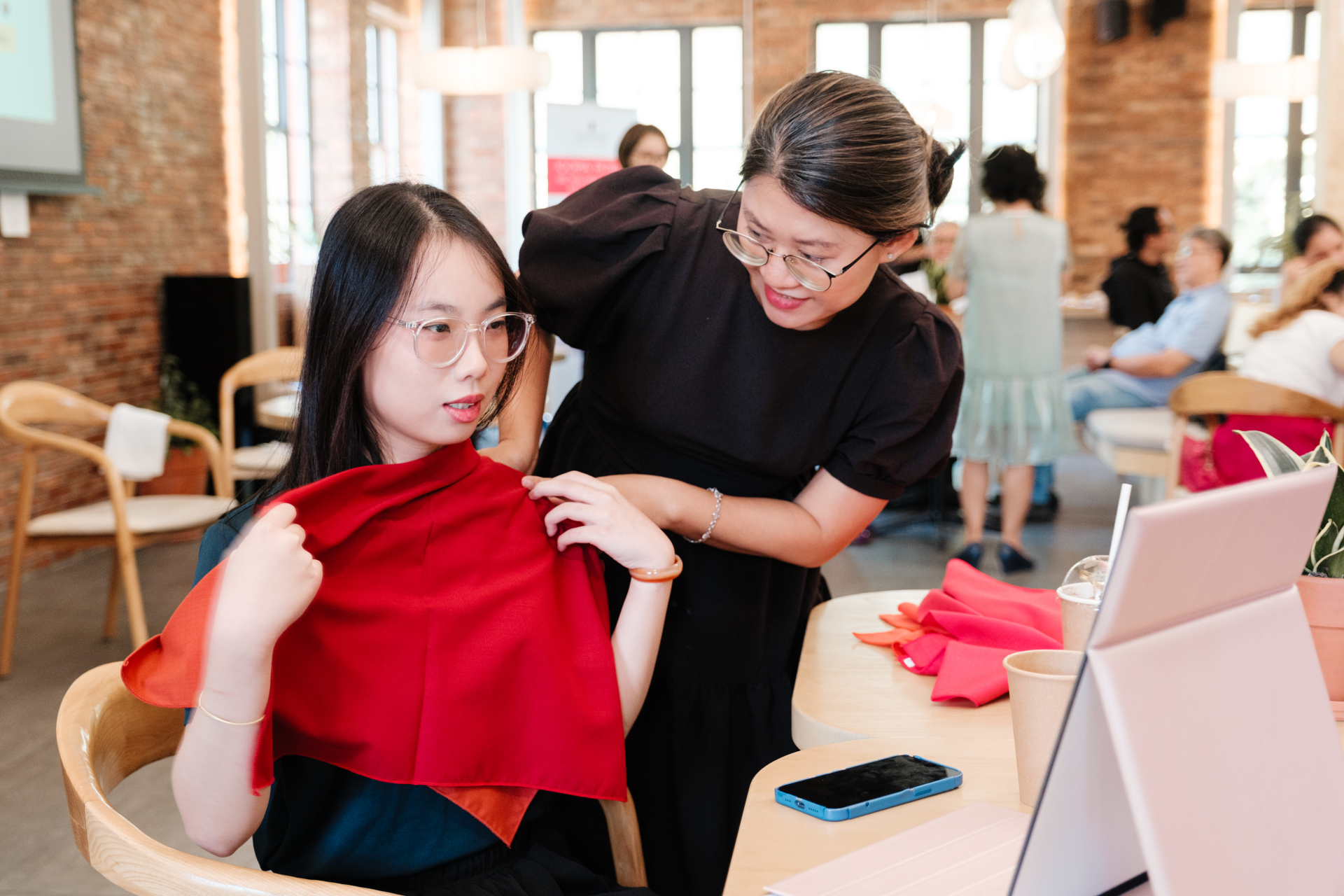 httpsprofbeauty.vnhoa-sac-mau-tim-ban-nga-kham-pha-ve-dep-ca-nhan-tai-shine-with-colors-enrich-me-day-workshop08