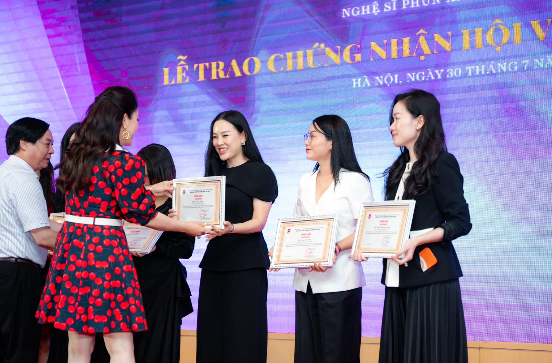 httpsprofbeauty.vnteam-cheuda-dot-pha-voi-cong-nghe-smp-vi-cham-sac-to-da-dau-tai-royal-pmu-show