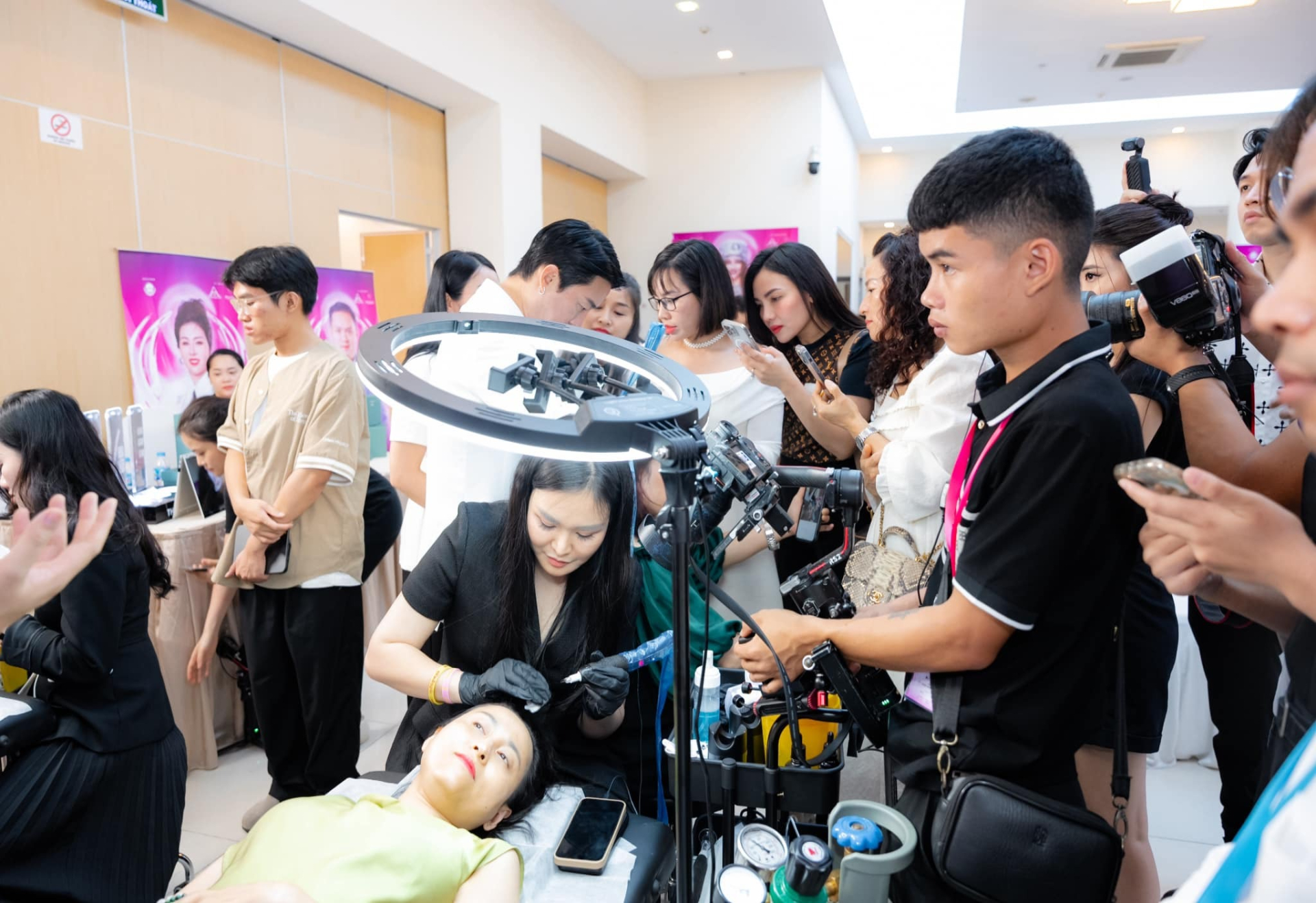 httpsprofbeauty.vnteam-cheuda-dot-pha-voi-cong-nghe-smp-vi-cham-sac-to-da-dau-tai-royal-pmu-show10