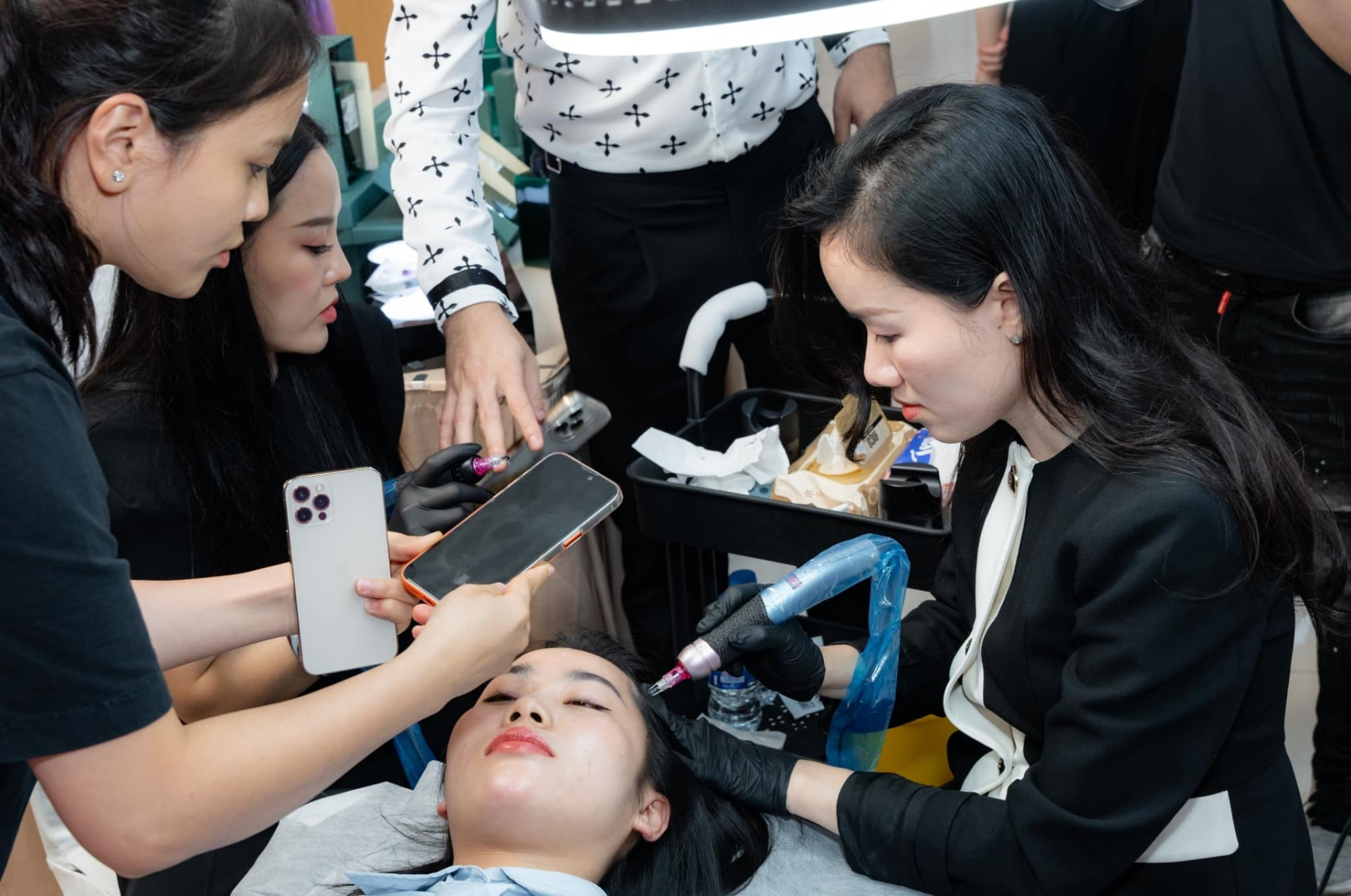 httpsprofbeauty.vnteam-cheuda-dot-pha-voi-cong-nghe-smp-vi-cham-sac-to-da-dau-tai-royal-pmu-show9