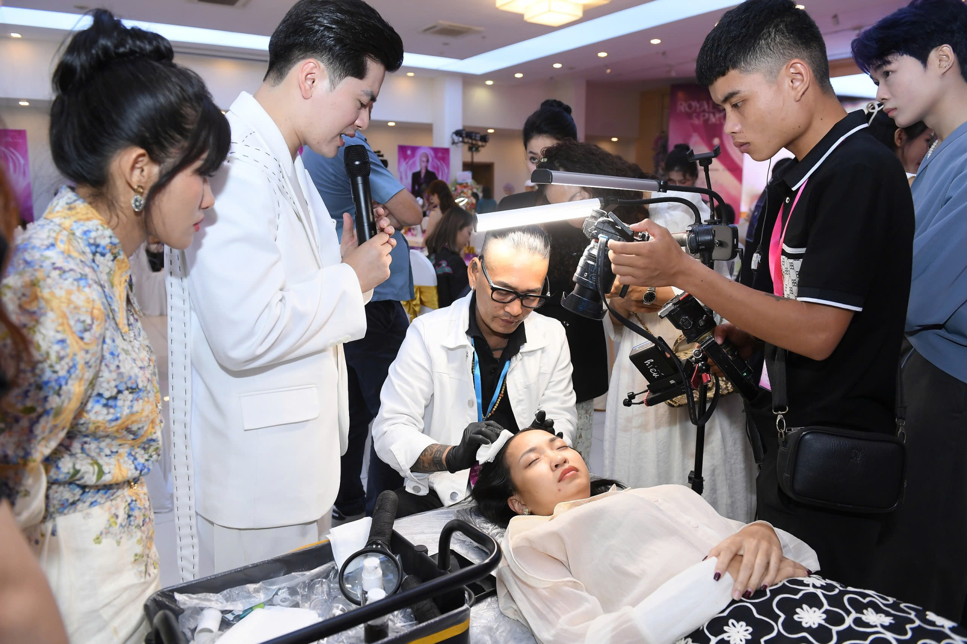 httpsprofbeauty.vnmaster-anh-tu-tai-royal-pmu-show-khang-dinh-tiem-nang-ky-thuat-scalp-micro-trong-nganh-lam-dep2