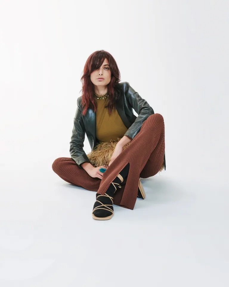 zKV_EL_TREND_03_MODEL_05_SAMIRA