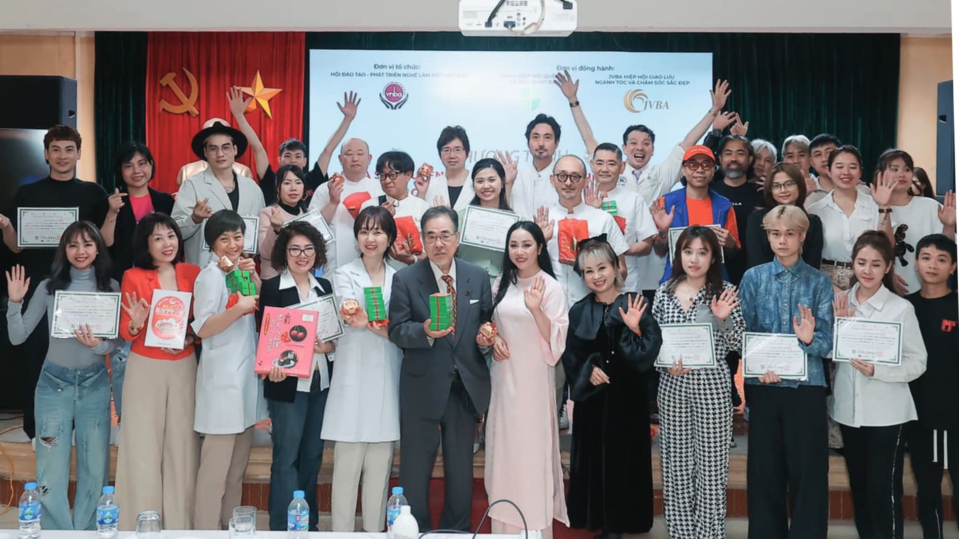 ban-phun-theu-tham-my-va-ban-cham-soc-da-spa-hoi-vnba-hop-chuan-bi-cho-su-kien-gala-vnba-beauty-awards-2025-3