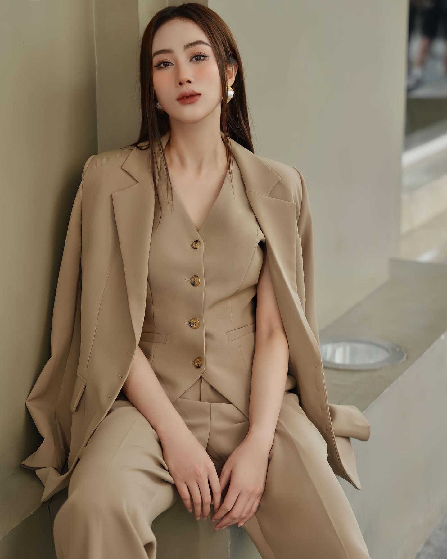 dan-mc-nghe-si-tai-nang-cua-showbiz-viet-do-bo-dem-hoi-vinh-danh-vnba-beauty-awards-2025-27