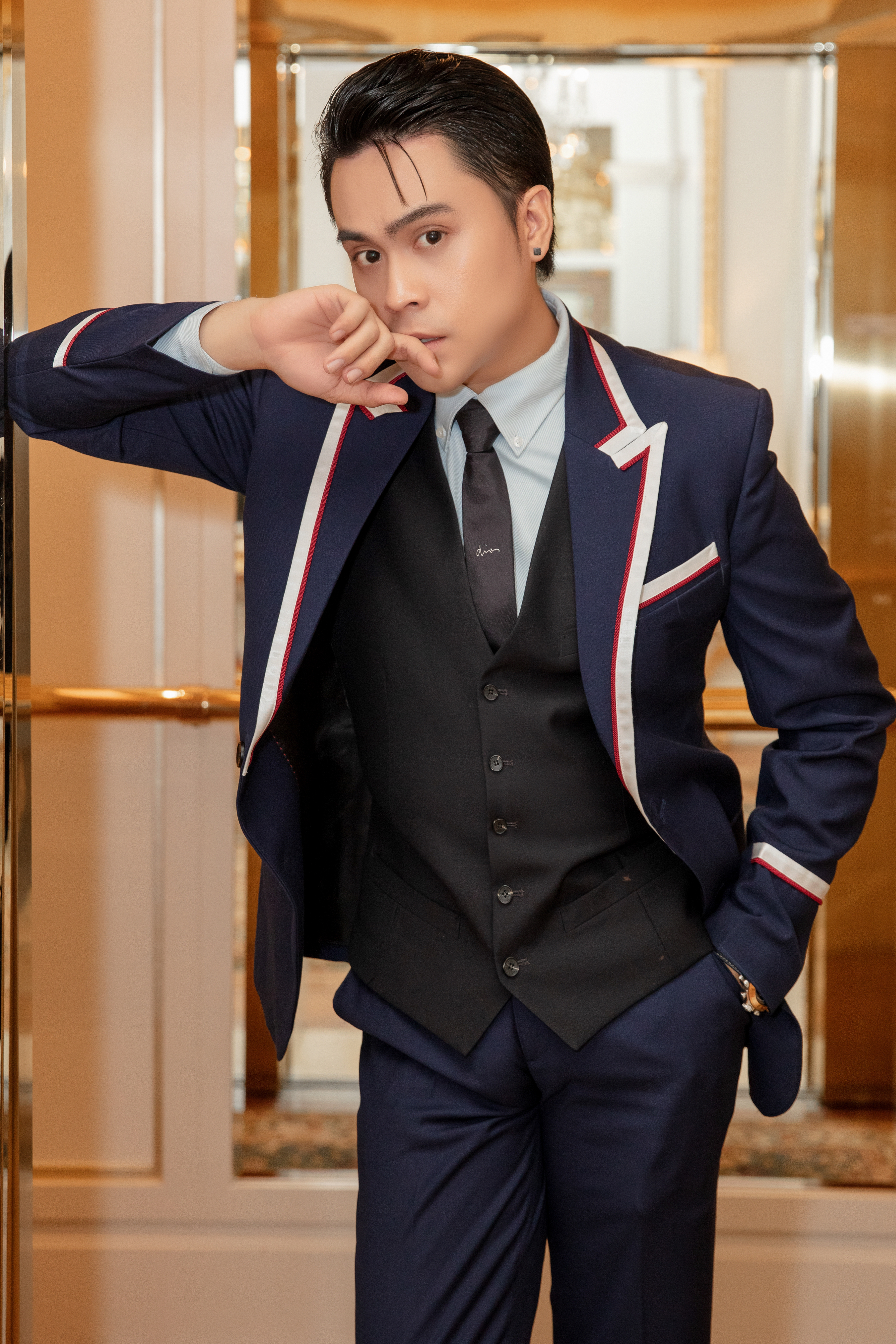 dan-mc-nghe-si-tai-nang-cua-showbiz-viet-do-bo-dem-hoi-vinh-danh-vnba-beauty-awards-2025-28