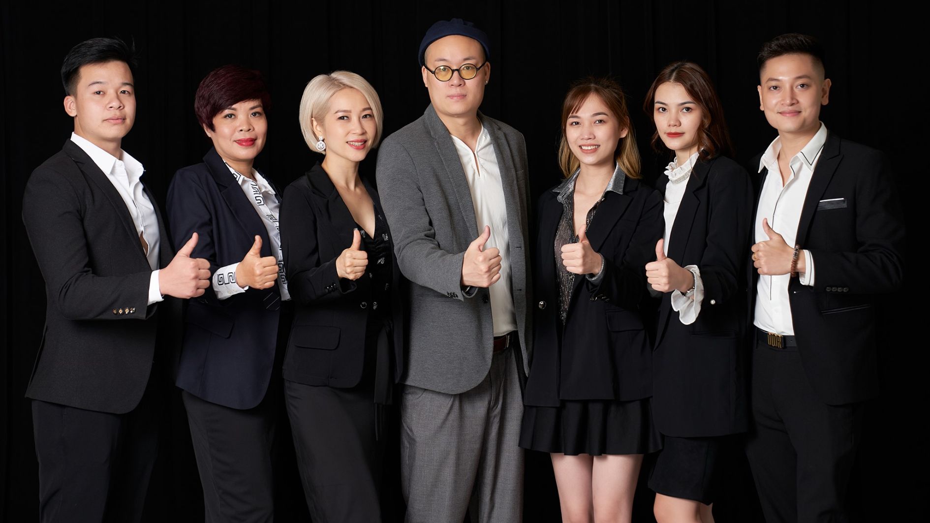 grand-master-aoki-phong-nguoi-nghe-nhan-thoi-hon-vao-nhung-tac-pham-nghe-thuat-tren-da-2