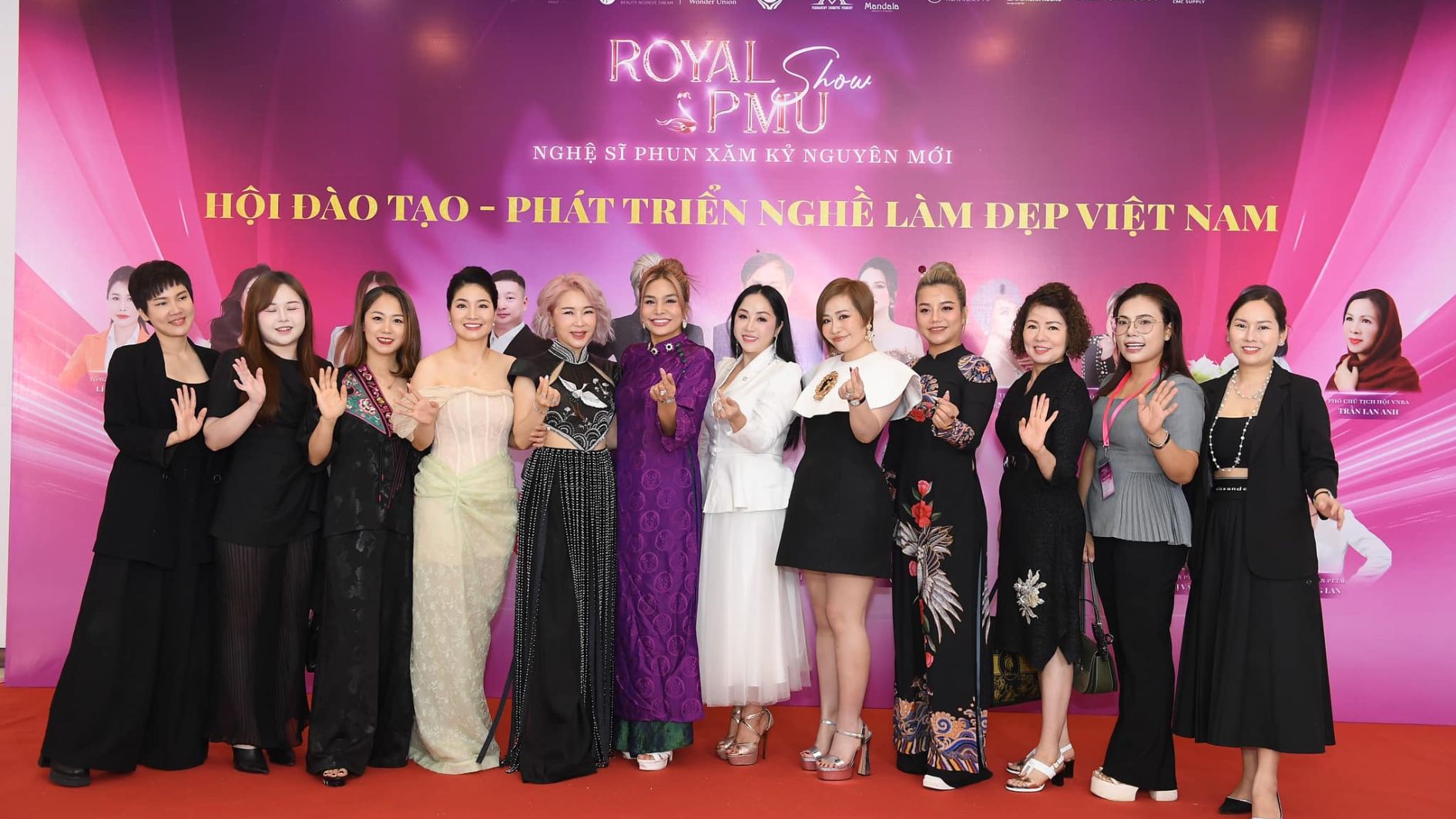 grand-master-dang-thuy-chung-ngoi-sao-sang-tai-royal-pmu-show-voi-ky-thuat-nature-brows-2