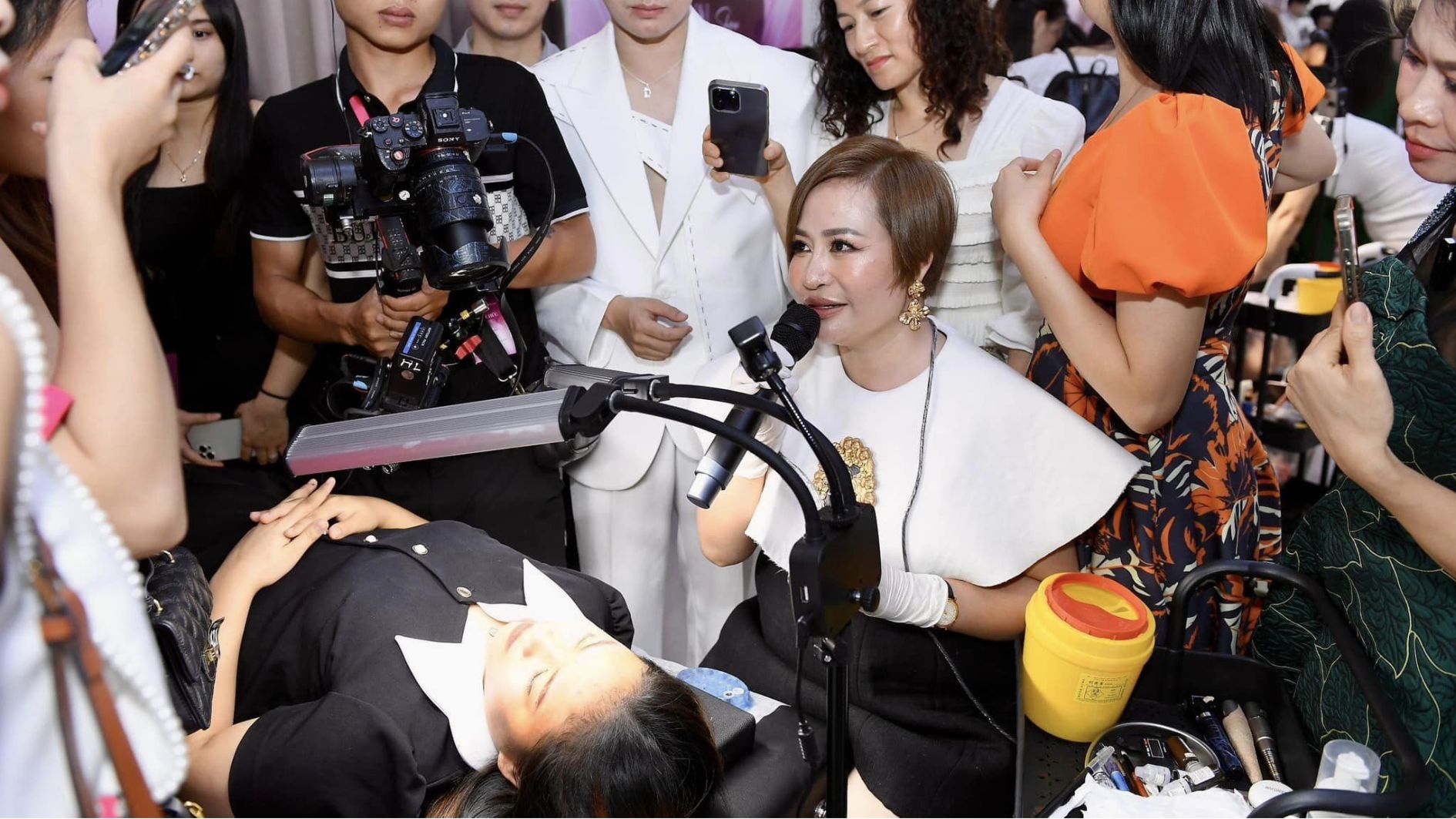 grand-master-dang-thuy-chung-ngoi-sao-sang-tai-royal-pmu-show-voi-ky-thuat-nature-brows-5