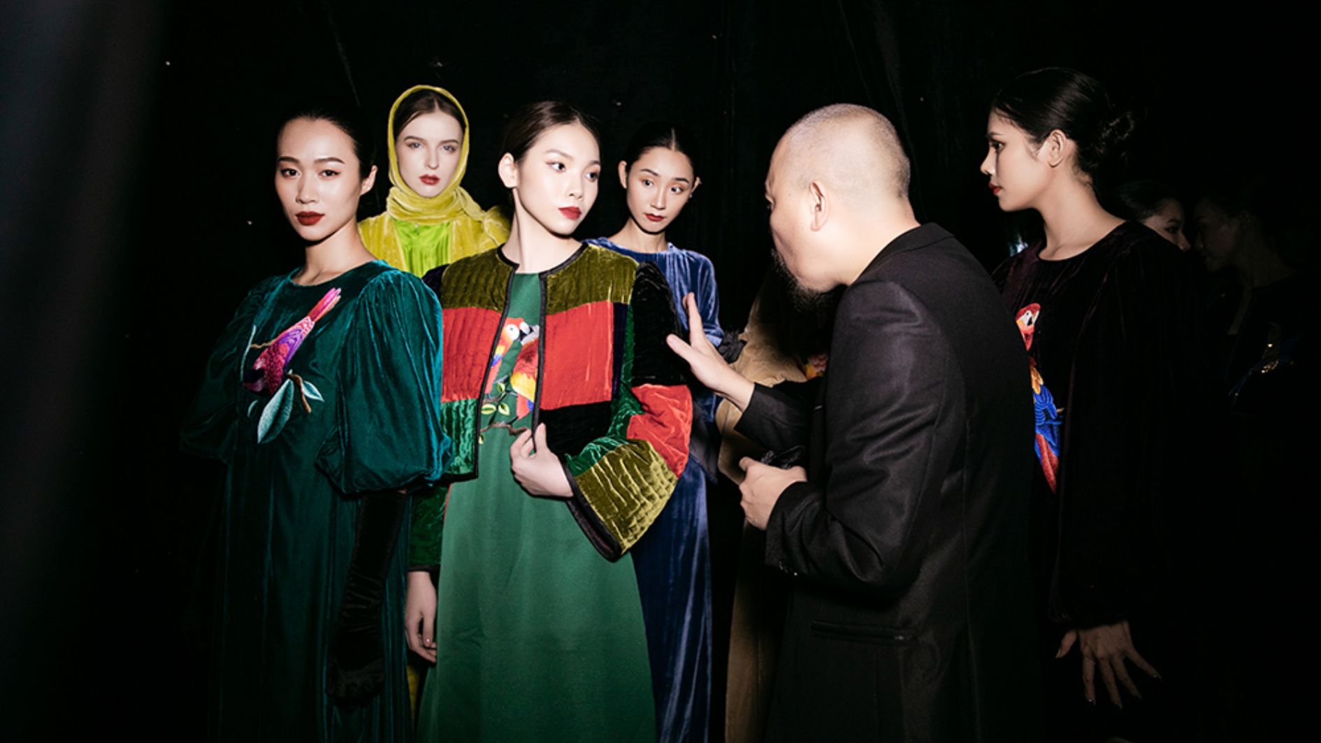 ntk-duc-hung-tai-xuat-san-dien-avifw-2024-voi-bst-co-mot-mua-dong-nhu-the-3