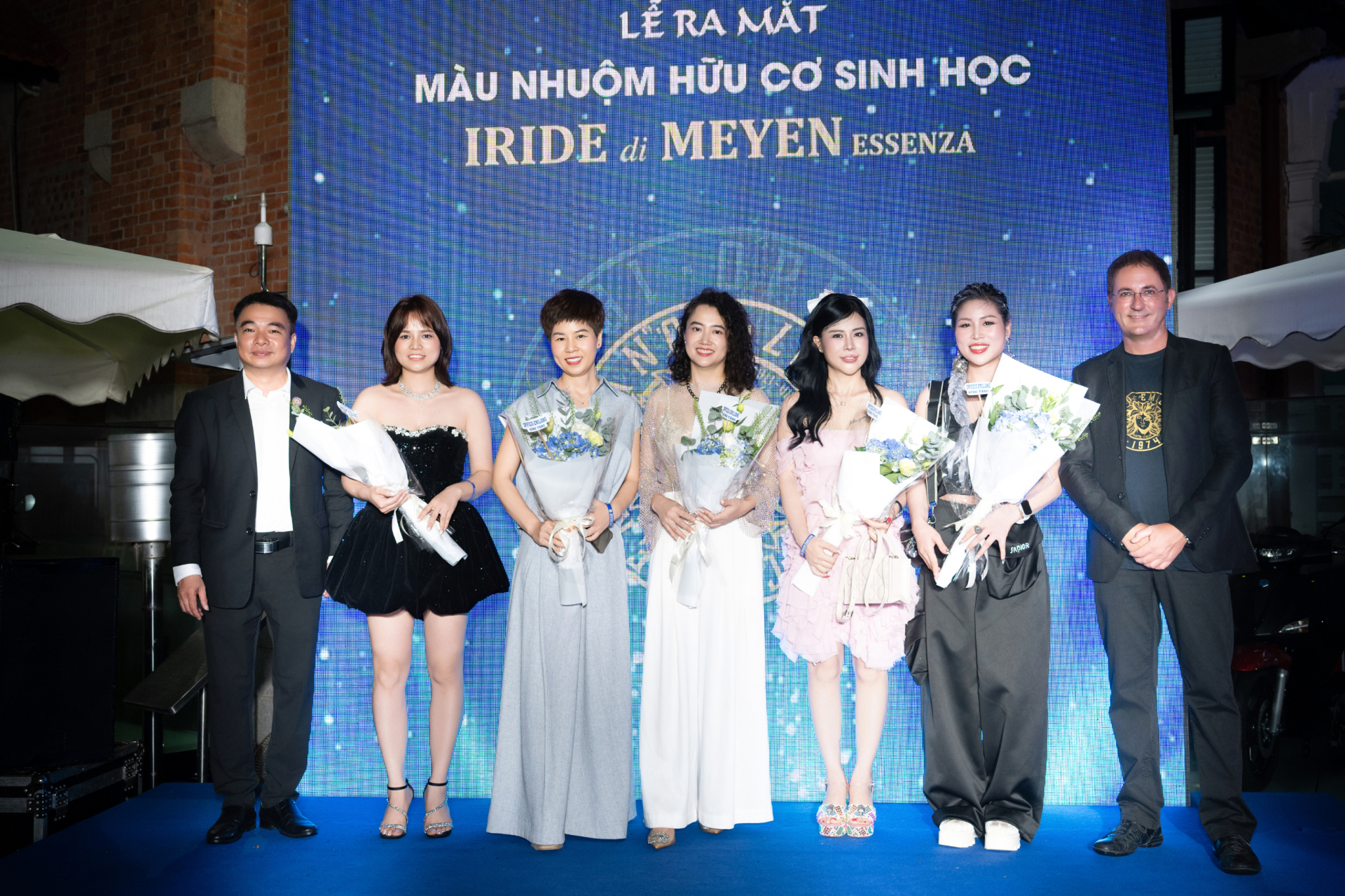 Ra-mat-mau-nhuom-Meyen-EsSenza-Loi-hoi-dap-nhan-van-tu-nuoc-Y-danh-cho-ve-dep-ben-vung-20