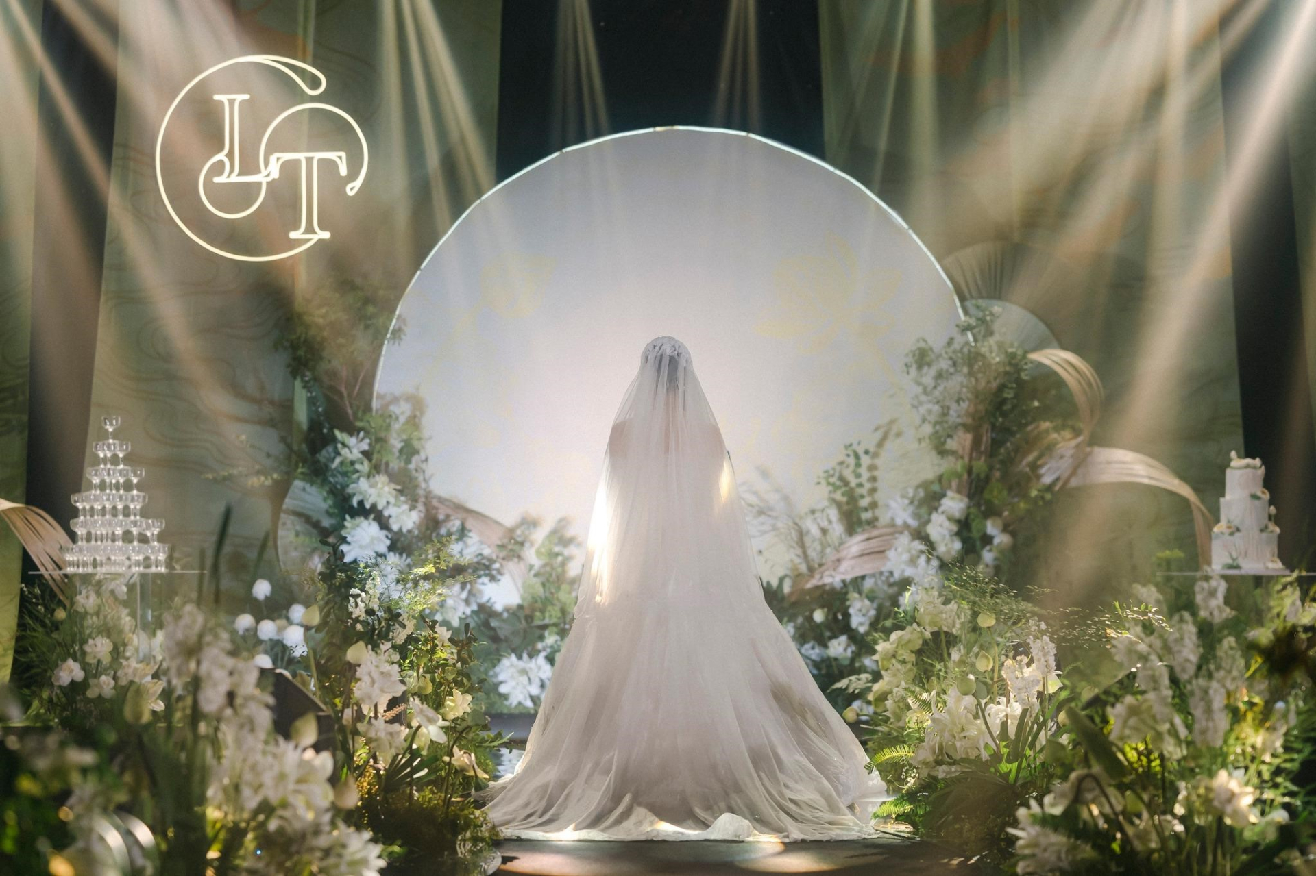 bat-mi-tips-chon-trang-phuc-co-dau-duoi-goc-nhin-cua-chuyen-gia-1