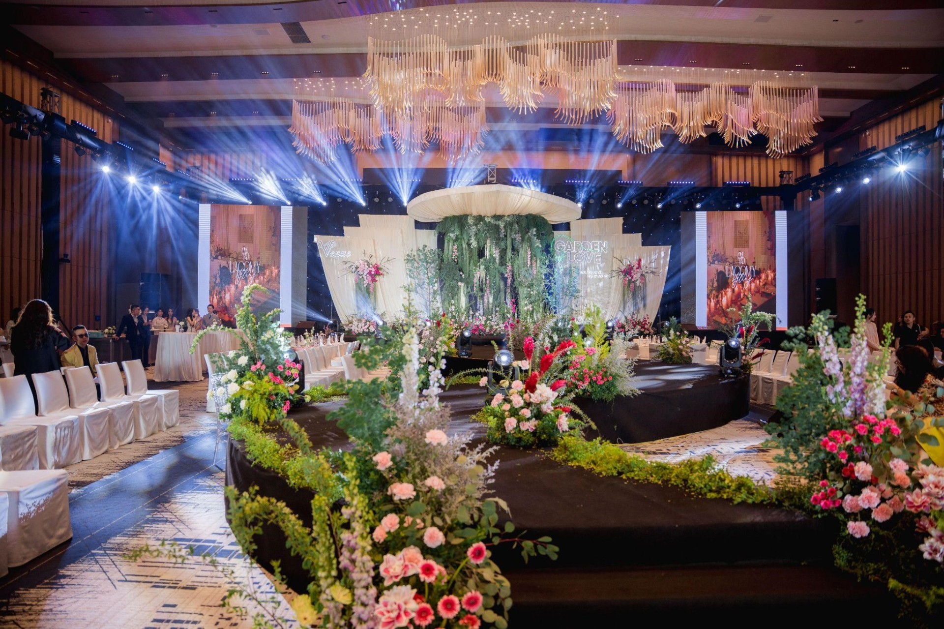 bat-mi-tips-chon-trang-phuc-co-dau-duoi-goc-nhin-cua-chuyen-gia-2