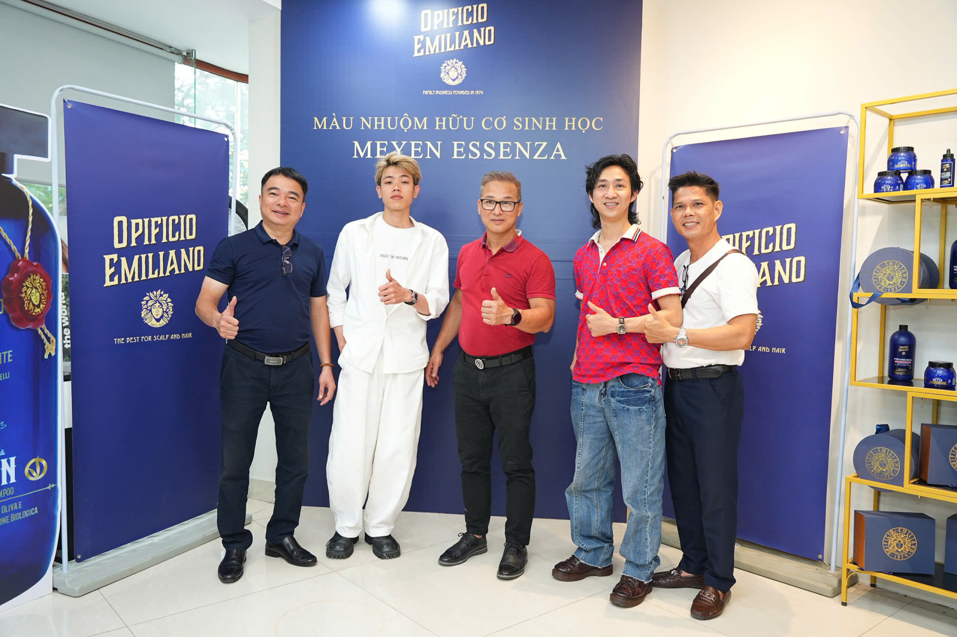 chuyen-gia-y-mang-bi-mat-mau-nhuom-sinh-hoc-den-viet-nam-chuan-bi-cho-man-ra-mat-mau-nhuom-meyen-essenza-5