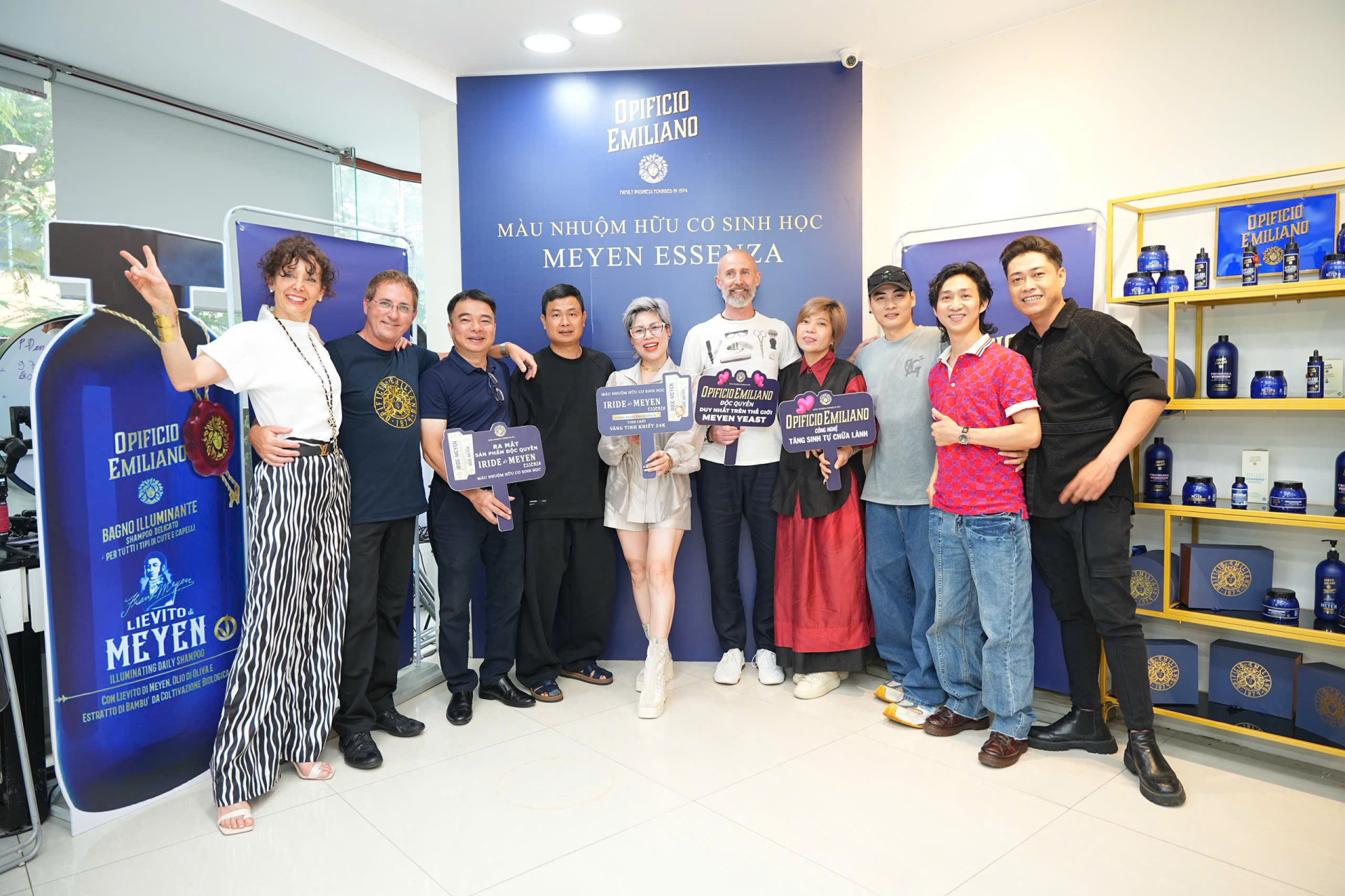 chuyen-gia-y-mang-bi-mat-mau-nhuom-sinh-hoc-den-viet-nam-chuan-bi-cho-man-ra-mat-mau-nhuom-meyen-essenza-8