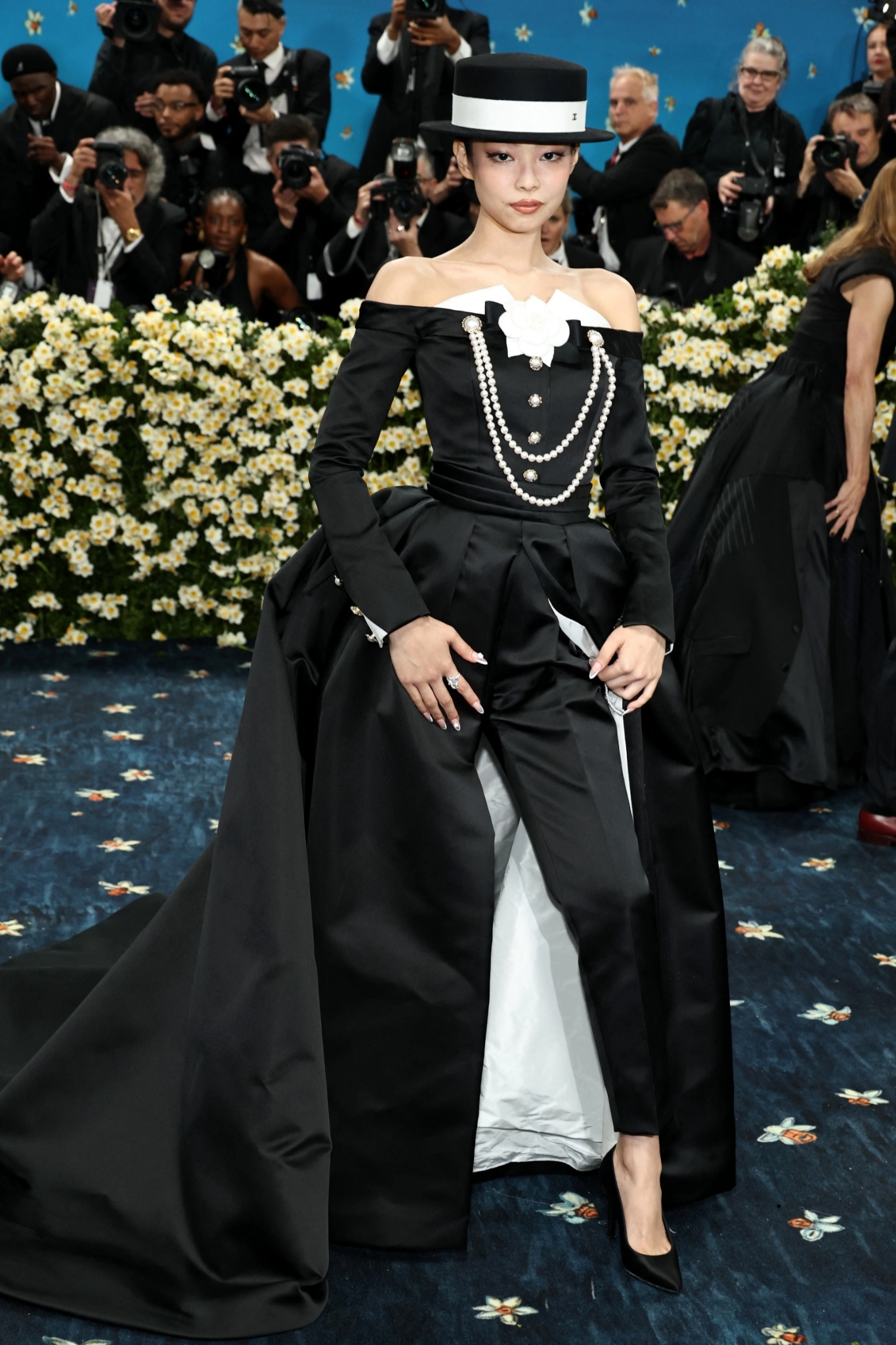 dan-sao-do-bo-tai-met-gala-2025-11