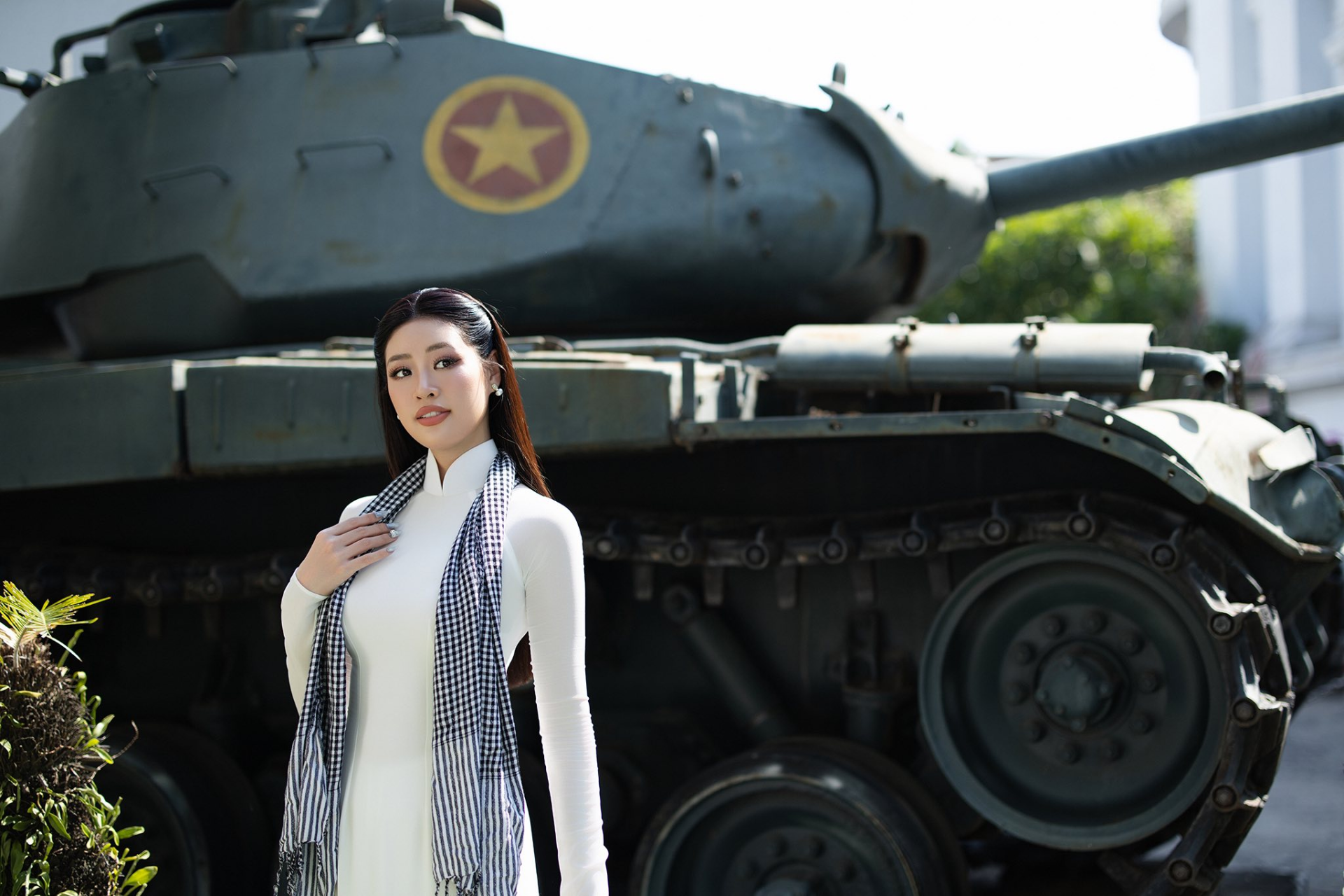 dan-sao-viet-rang-ro-dien-ao-dai-mung-ngay-30-4-4