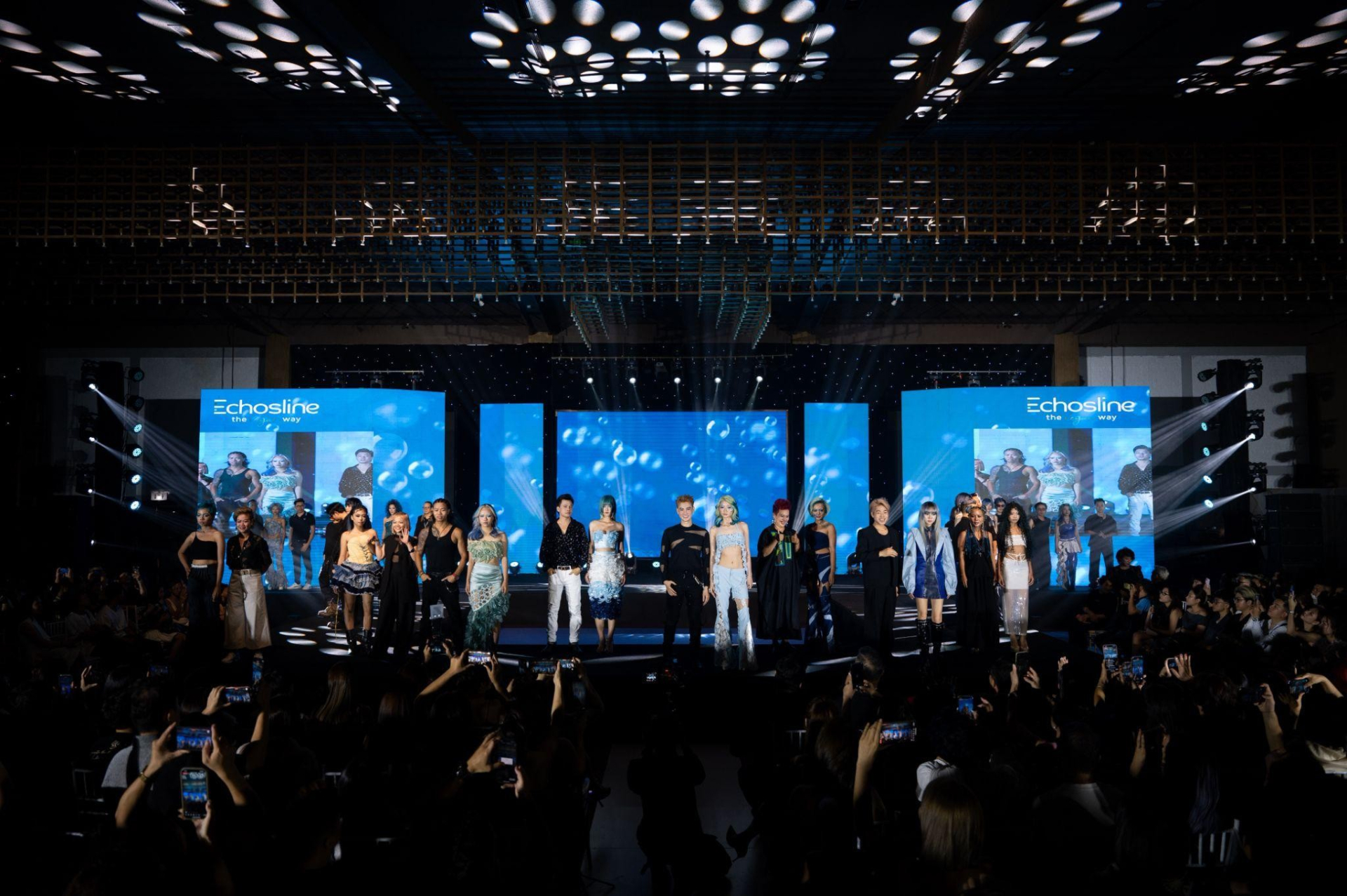 echosline-thap-sang-ban-giao-huong-cua-trai-dat-ky-niem-10-nam-tai-viet-nam-21