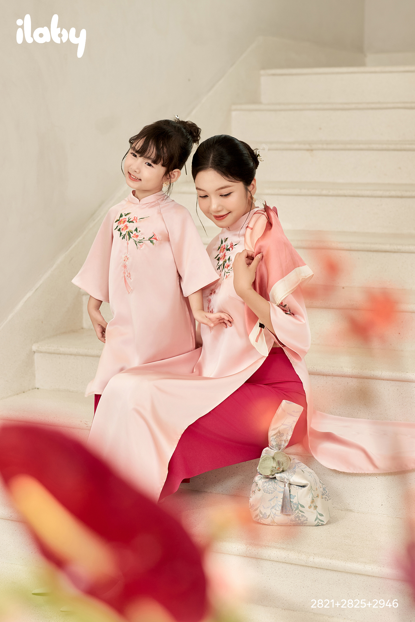 goi-y-ao-dai-tet-cho-be-va-me-xuan-at-ty-2025-ngan-ket-yeu-thuong-13
