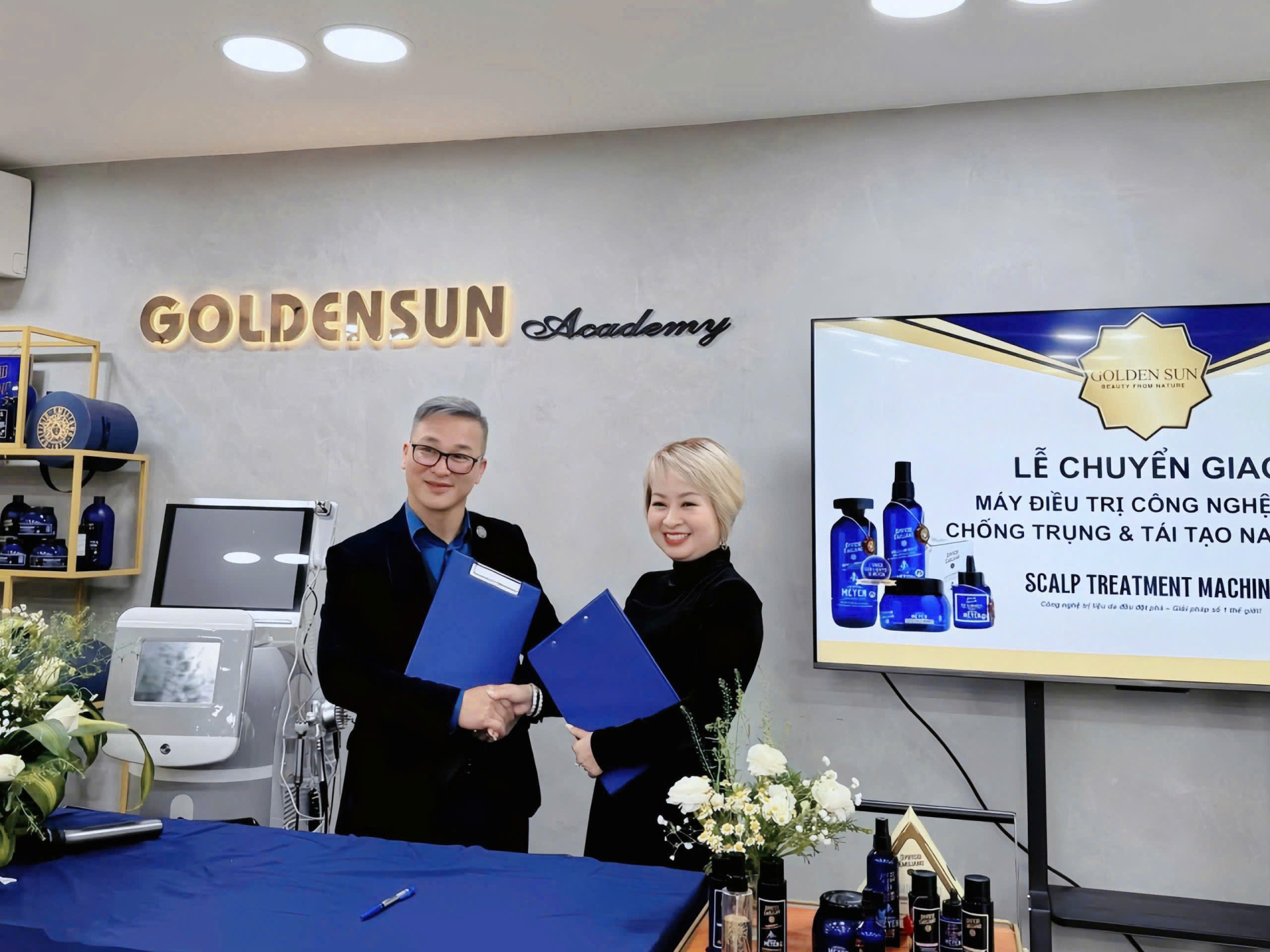 golden-sun-ra-mat-dong-may-tri-lieu-da-dau-cong-nghe-cao-tai-viet-nam-12