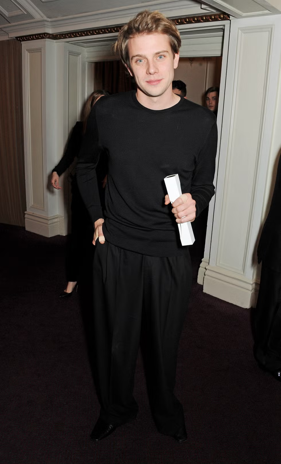 jonathan-anderson-roi-loewe-sau-11-nam-dan-dat