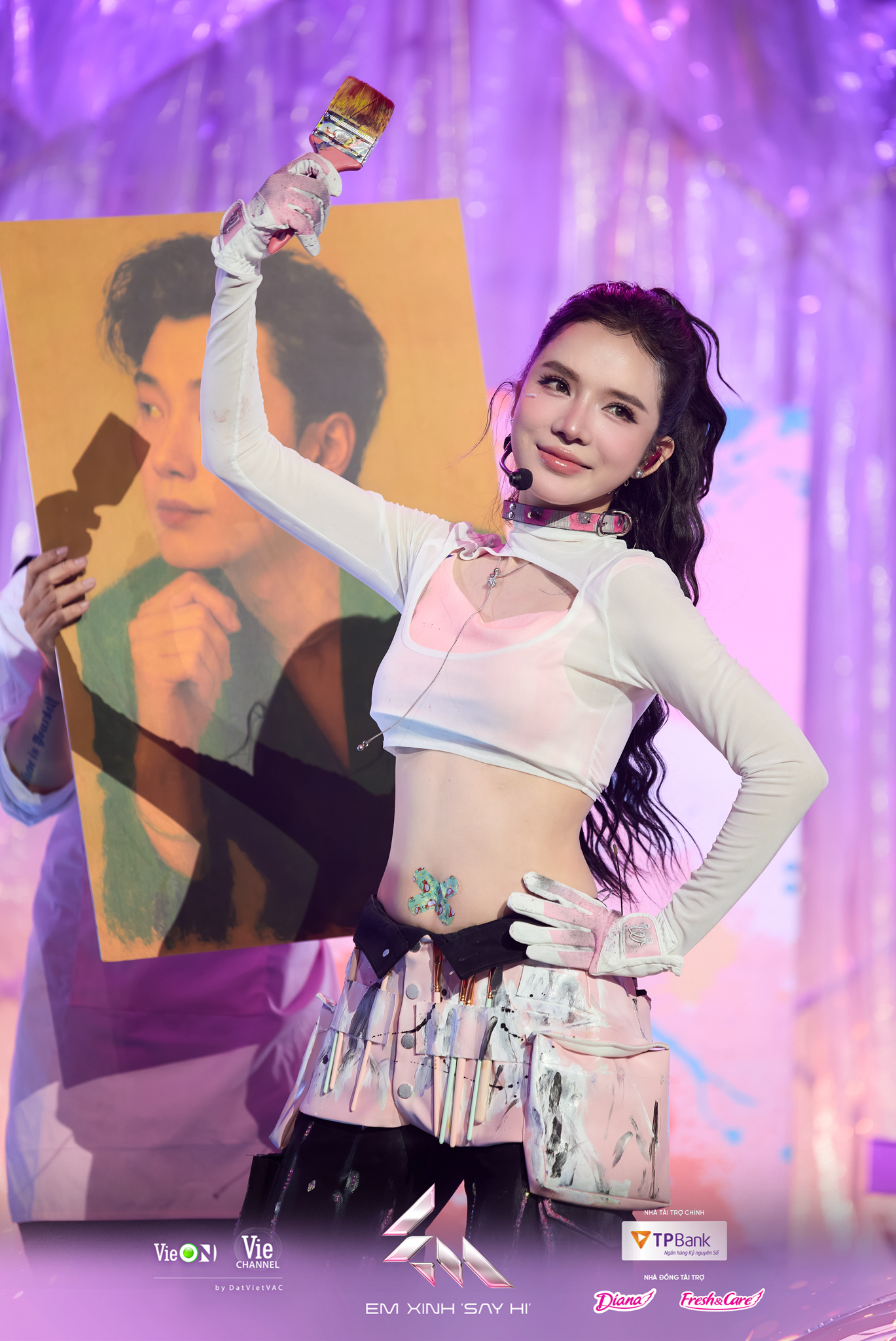 loat-chi-tiet-thu-vi-trong-trang-phuc-cua-em-xinh-tai-livestage-2-16