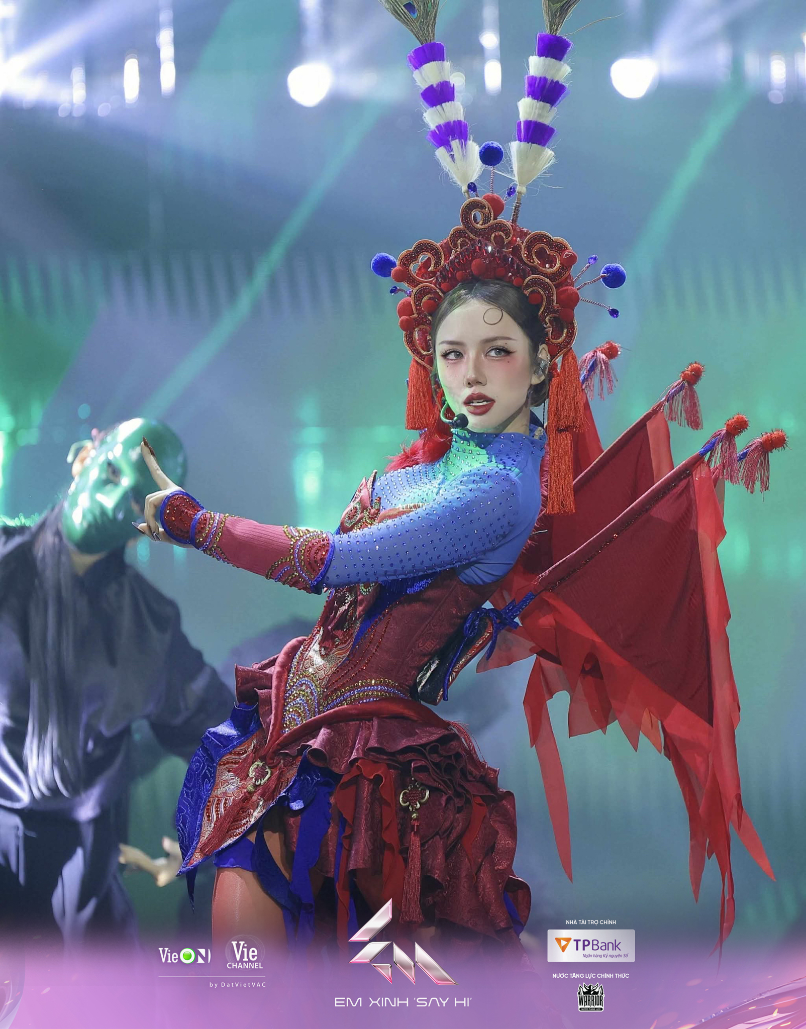 loat-chi-tiet-thu-vi-trong-trang-phuc-cua-em-xinh-tai-livestage-2-4