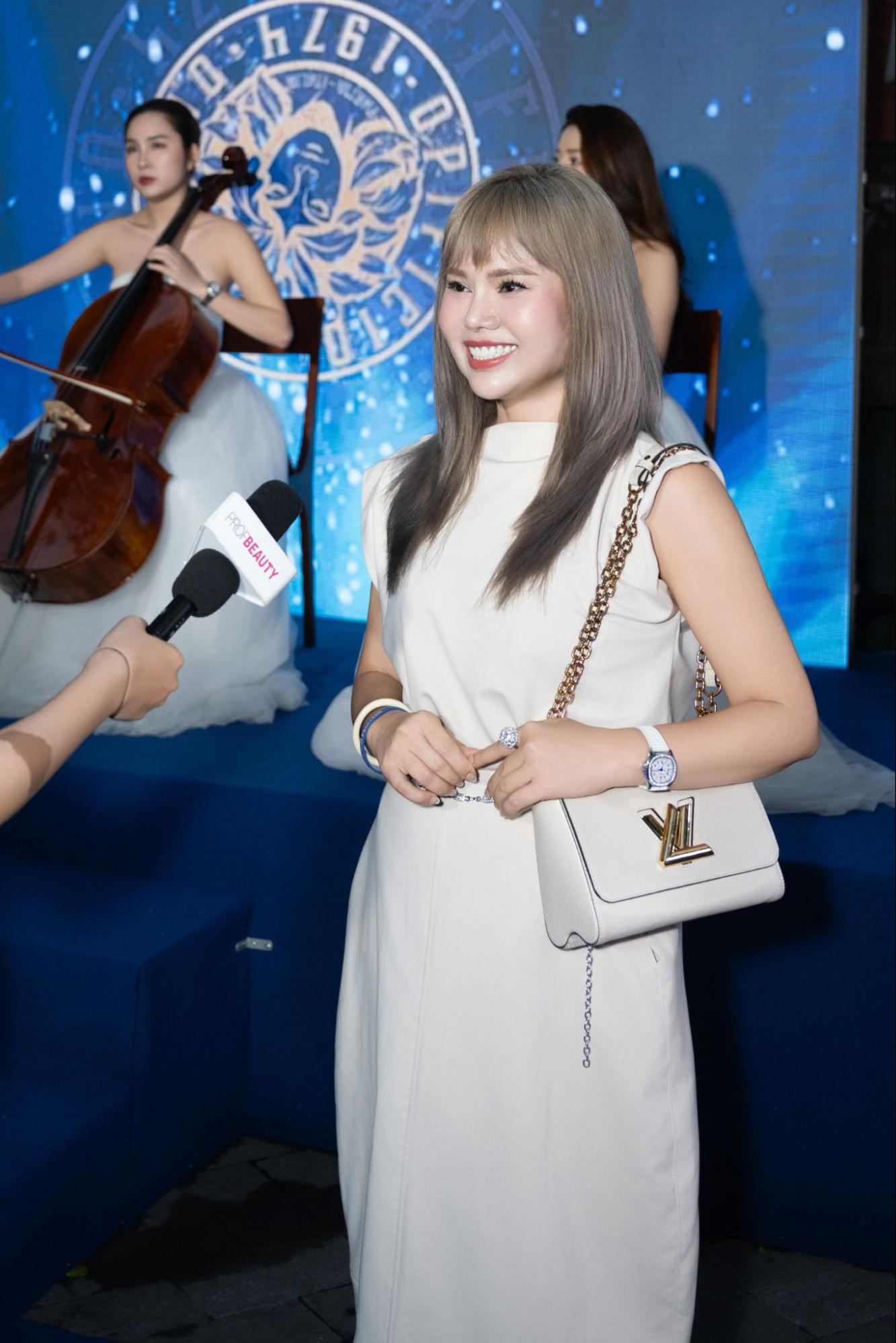 meyen-essenza-cu-cham-lanh-tinh-mo-ra-chuong-moi-cho-nganh-nhuom-toc-10