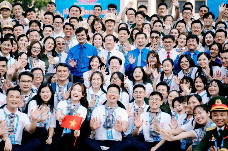 nguoi-la-anh-sang-khi-the-he-tre-soi-minh-trong-di-san-ho-chi-minh-1