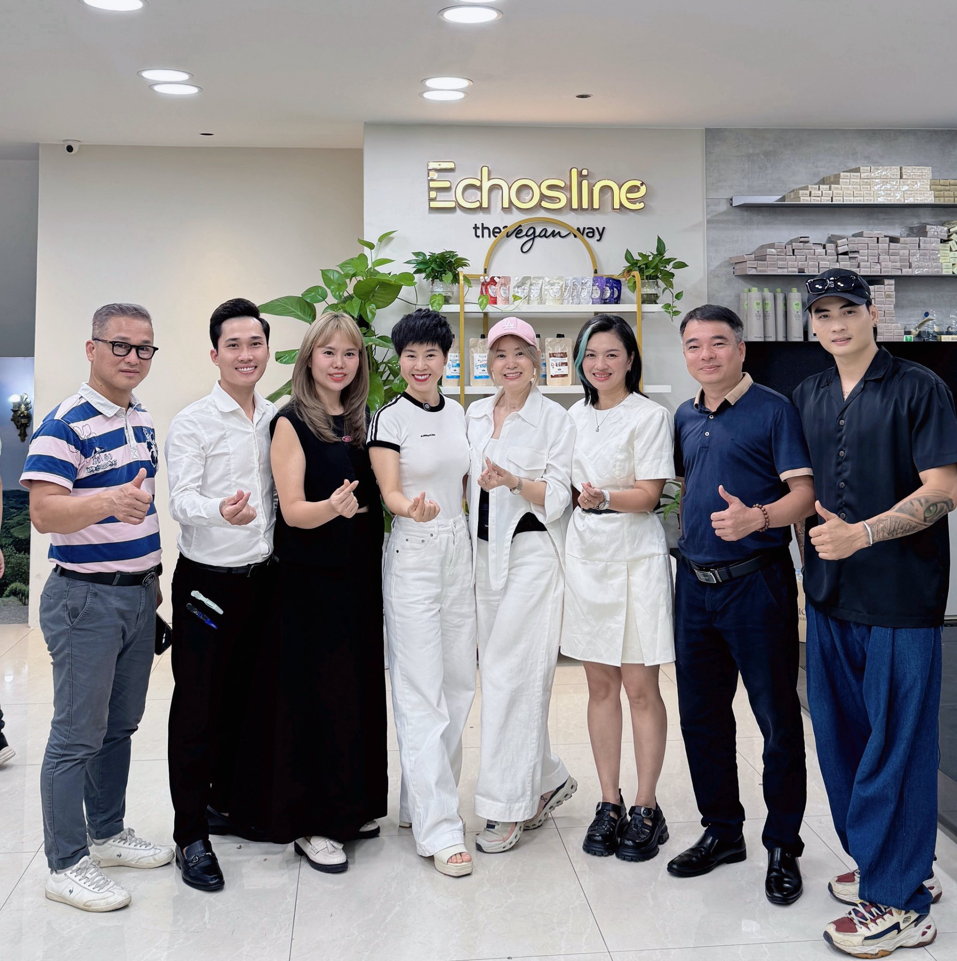 nha-tao-mau-toc-viet-lan-toa-tinh-than-xanh-cung-the-symphony-of-earth-2