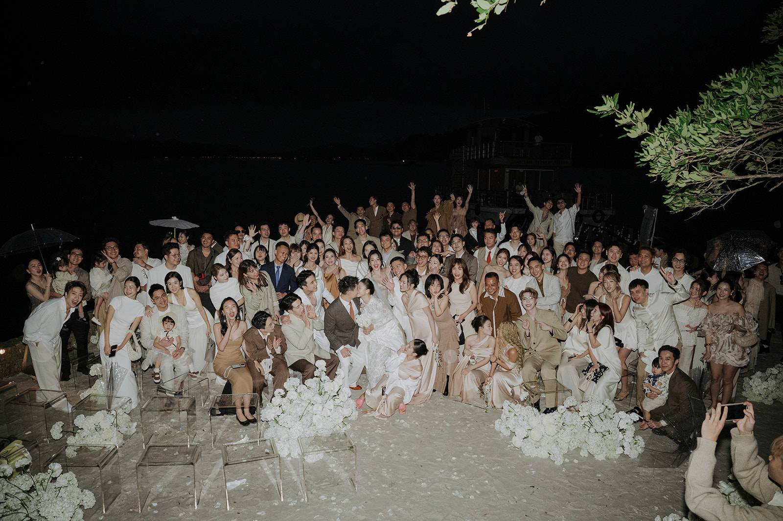 salim-rang-ro-trong-thiet-ke-vay-cuoi-doc-ban-cua-ntk-adrian-anh-tuan-2