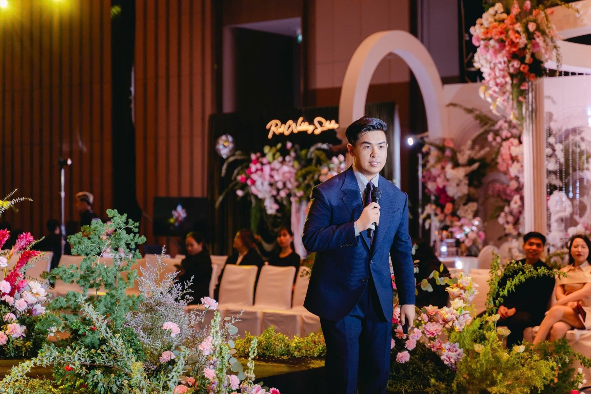 suit-cuoi-cua-chu-re-noi-len-dieu-gi-6