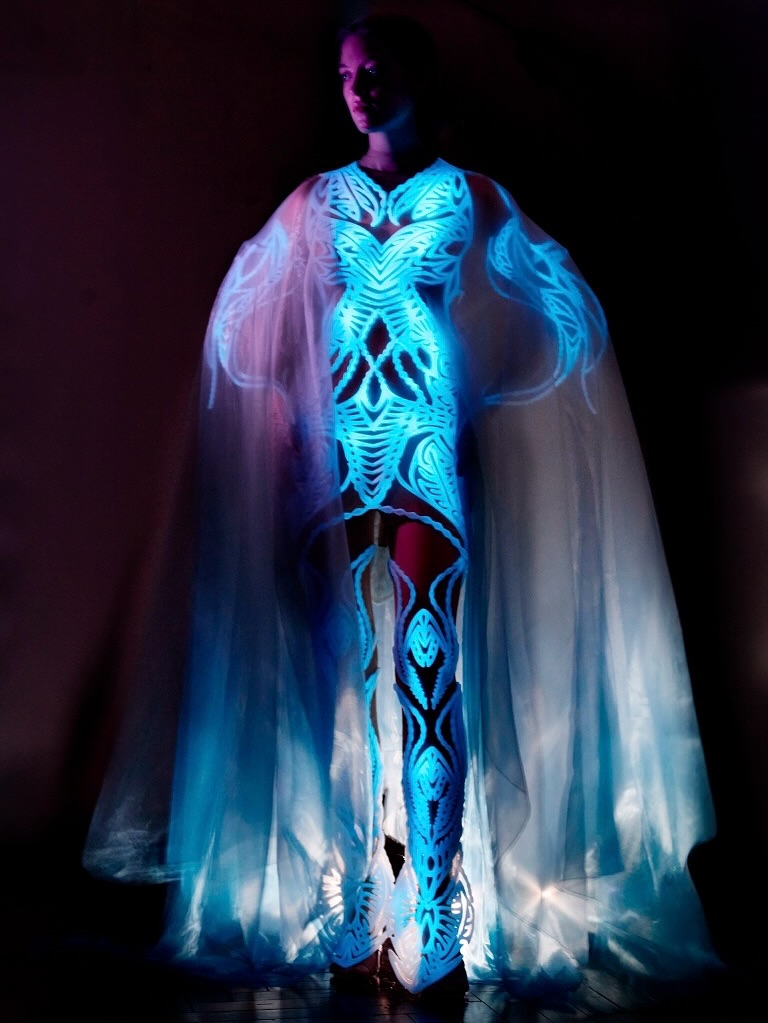 sympoiesis-khi-dai-duong-thi-tham-bang-ngon-ngu-cua-thoi-trang-3