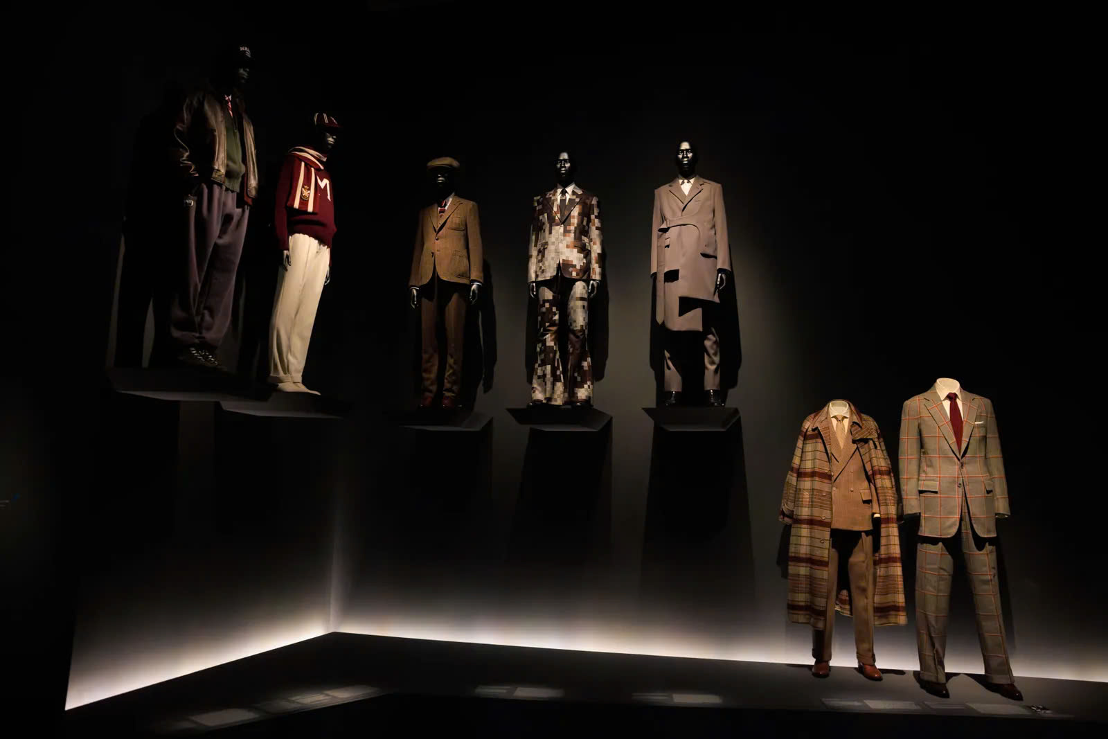 tim-hieu-ve-chu-de-superfine-tailoring-black-style-tai-met-gala-2025-3