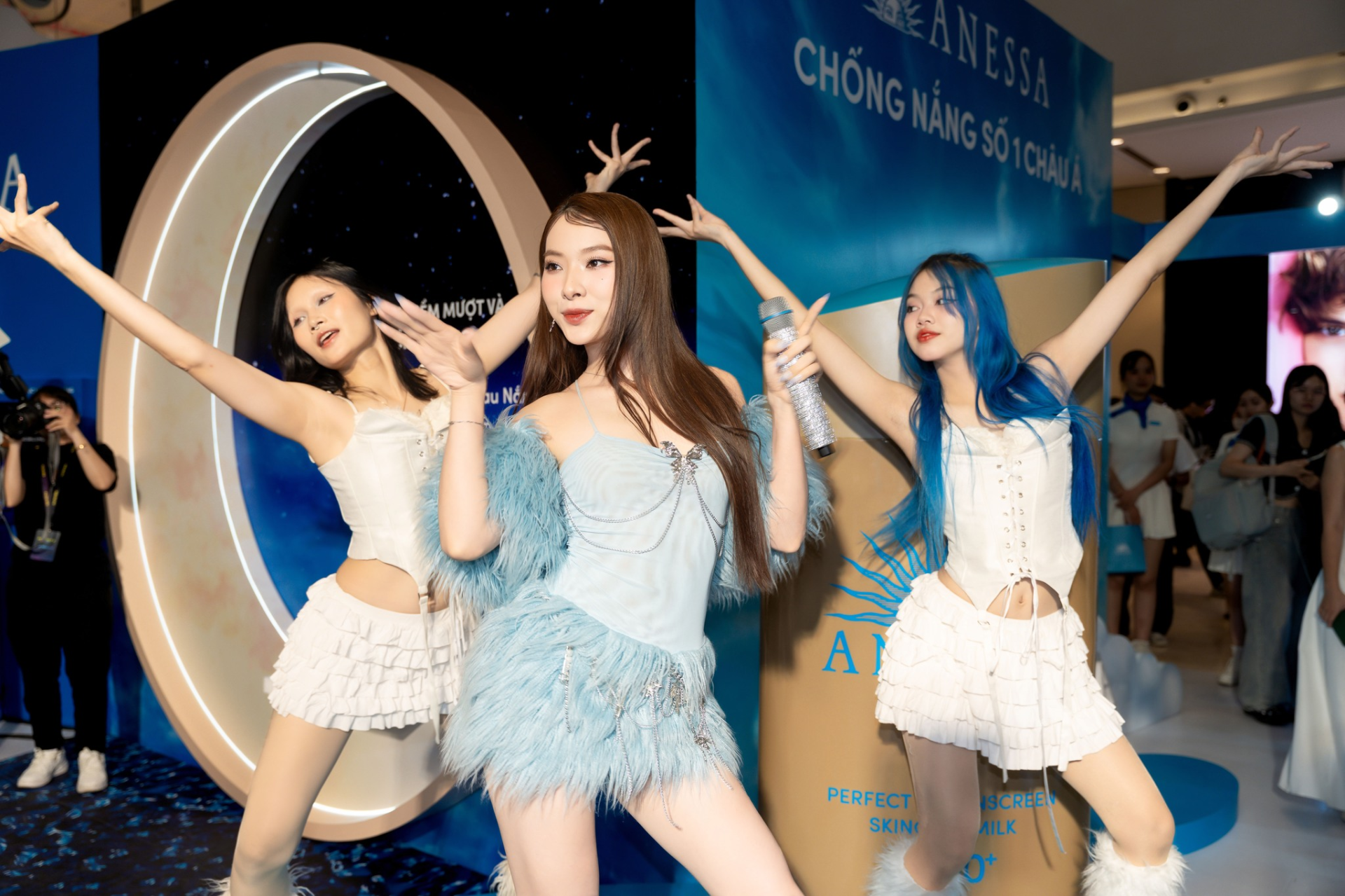 trai-nghiem-kem-chong-nang-anessa-cung-anh-tu-lan-ngoc-hoang-yen-chibi-5