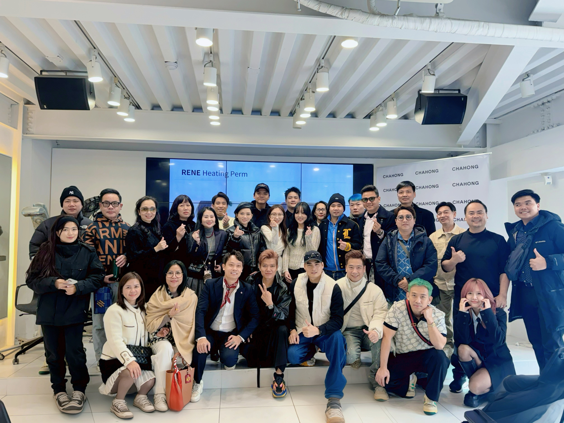 bay-cung-xu-huong-2025-hanh-trinh-cham-den-cam-hung-moi-cua-nganh-toc-1