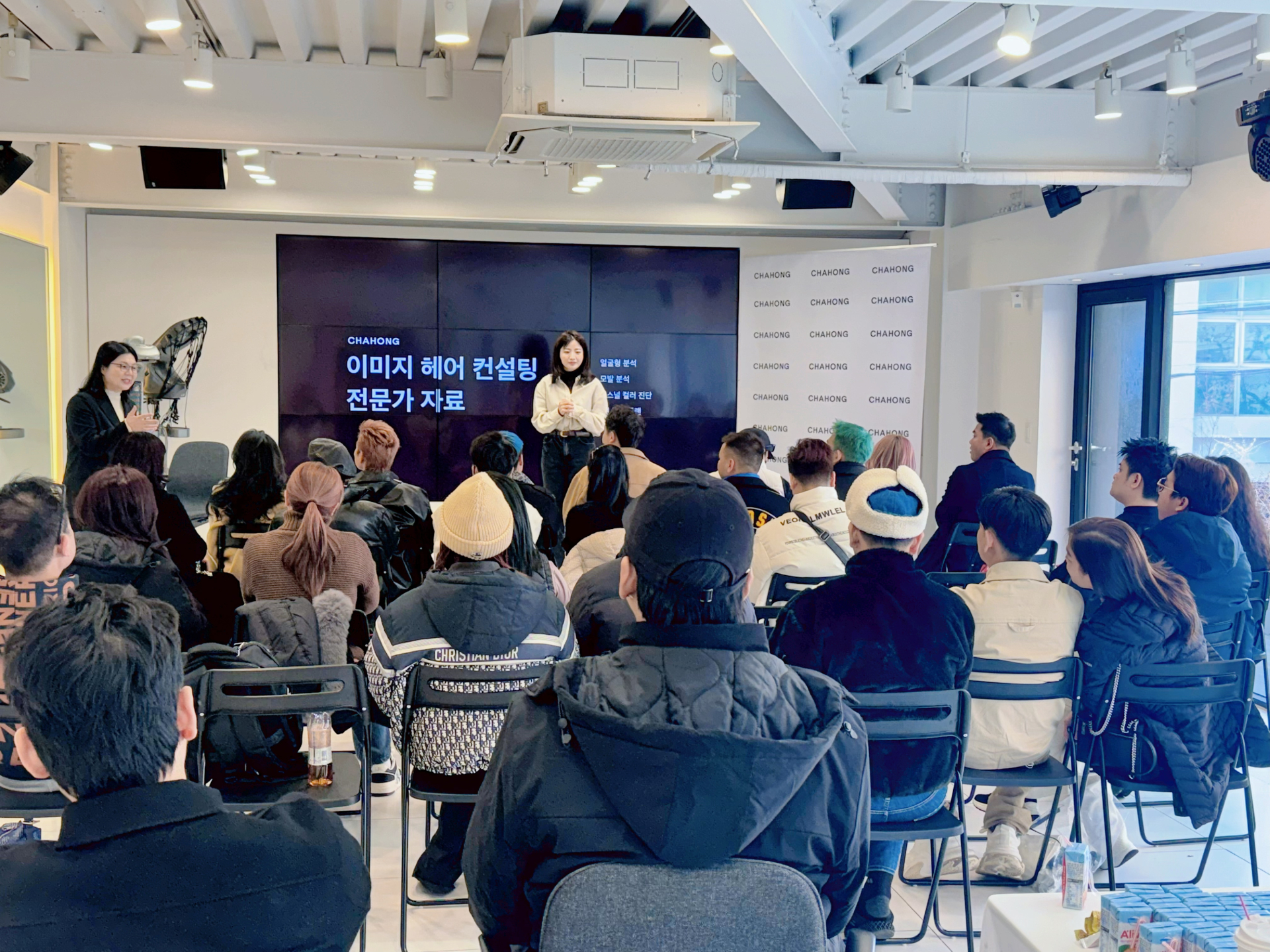 bay-cung-xu-huong-2025-hanh-trinh-cham-den-cam-hung-moi-cua-nganh-toc-2